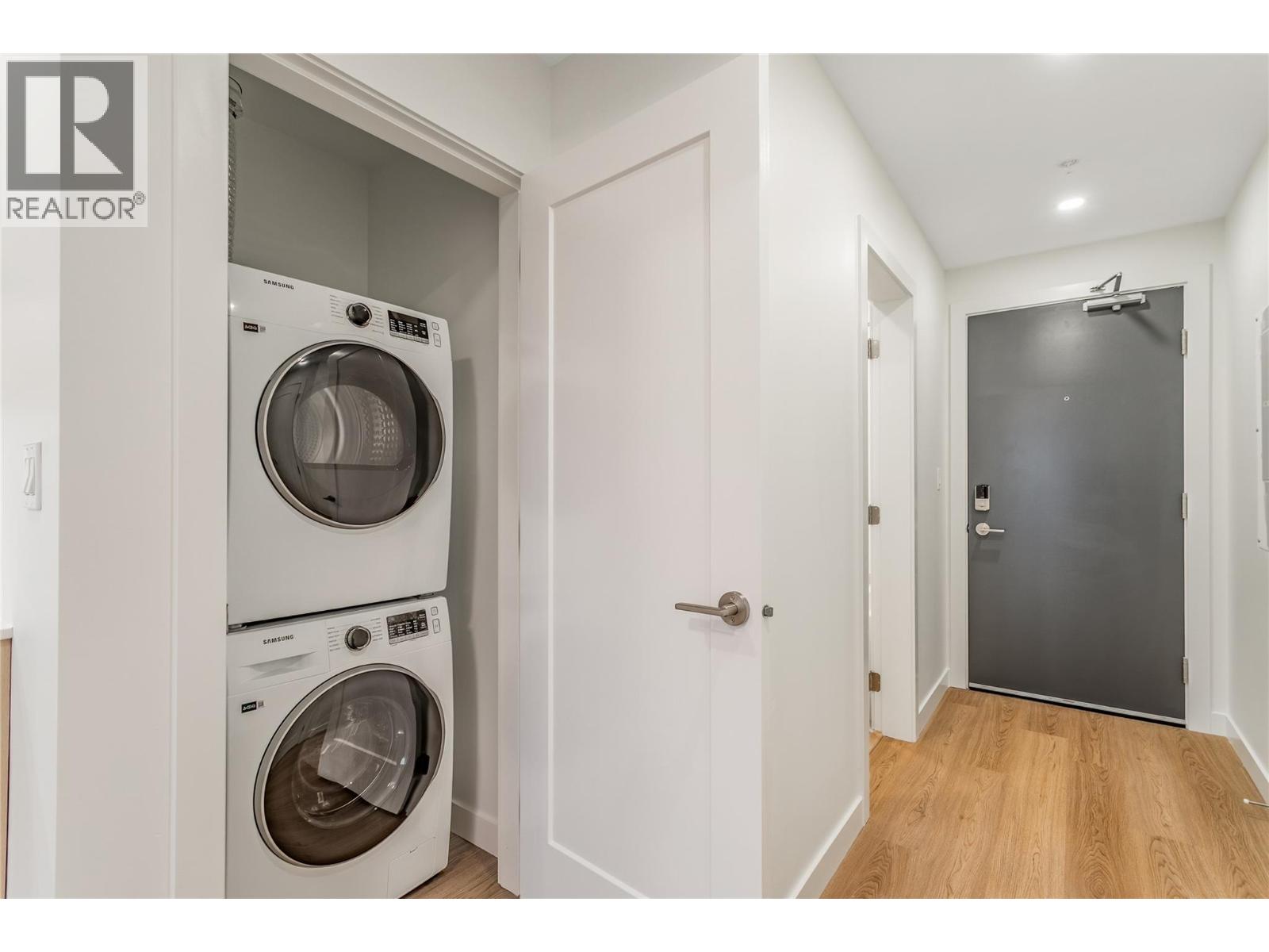 #305 1380 Pridham Avenue - 10