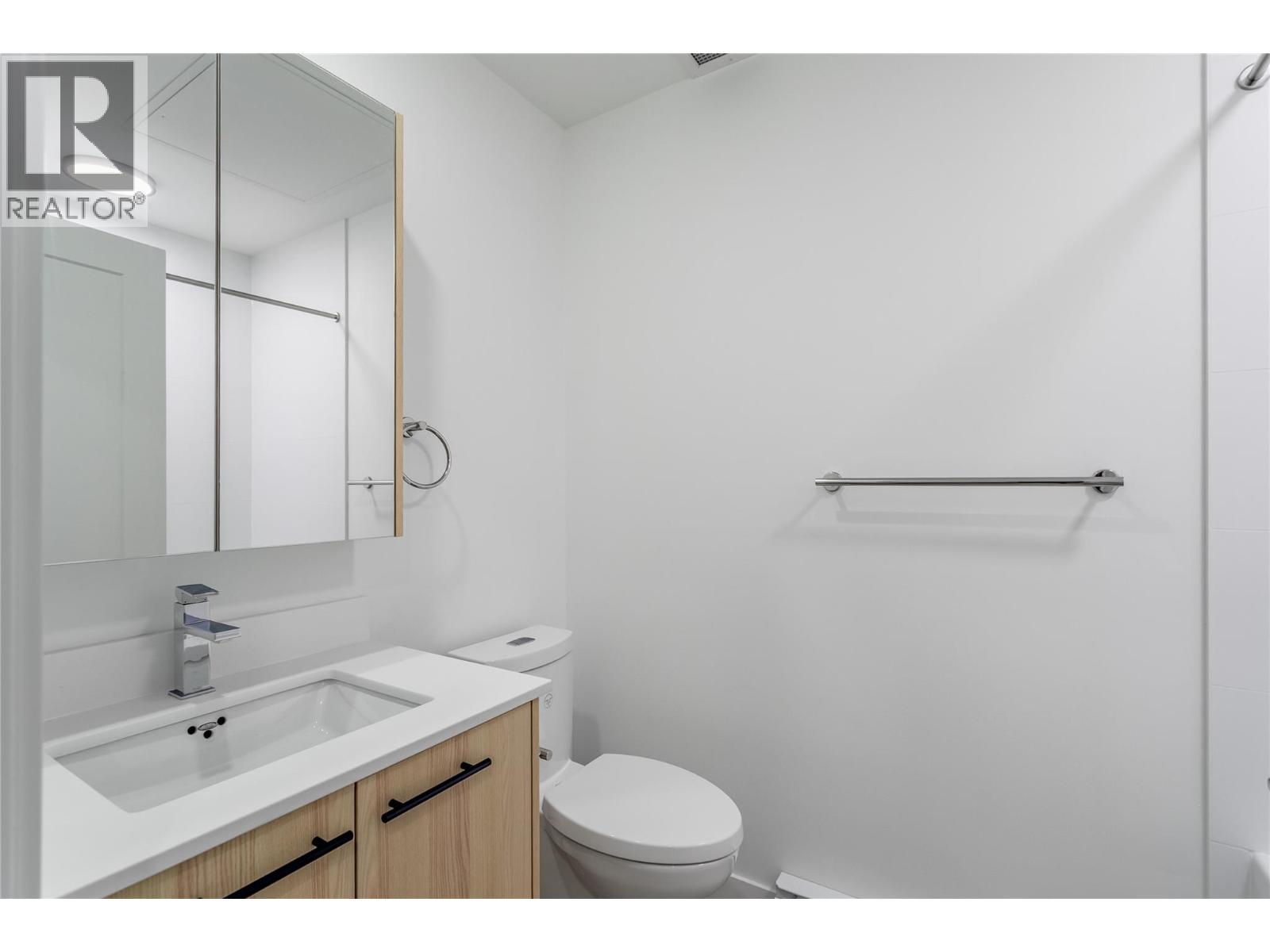 #305 1380 Pridham Avenue - 5