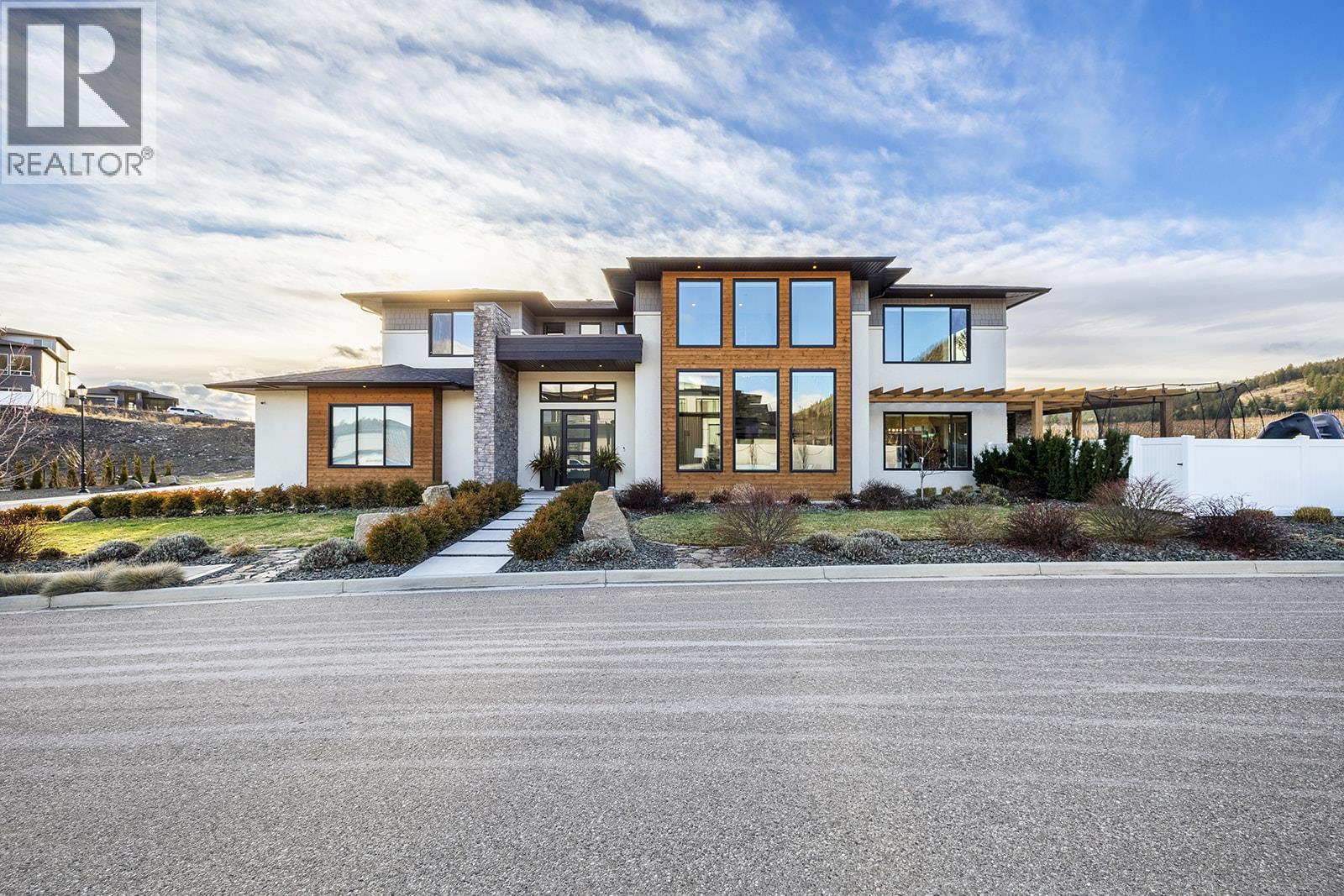  2688 Ridgemount Drive, West Kelowna