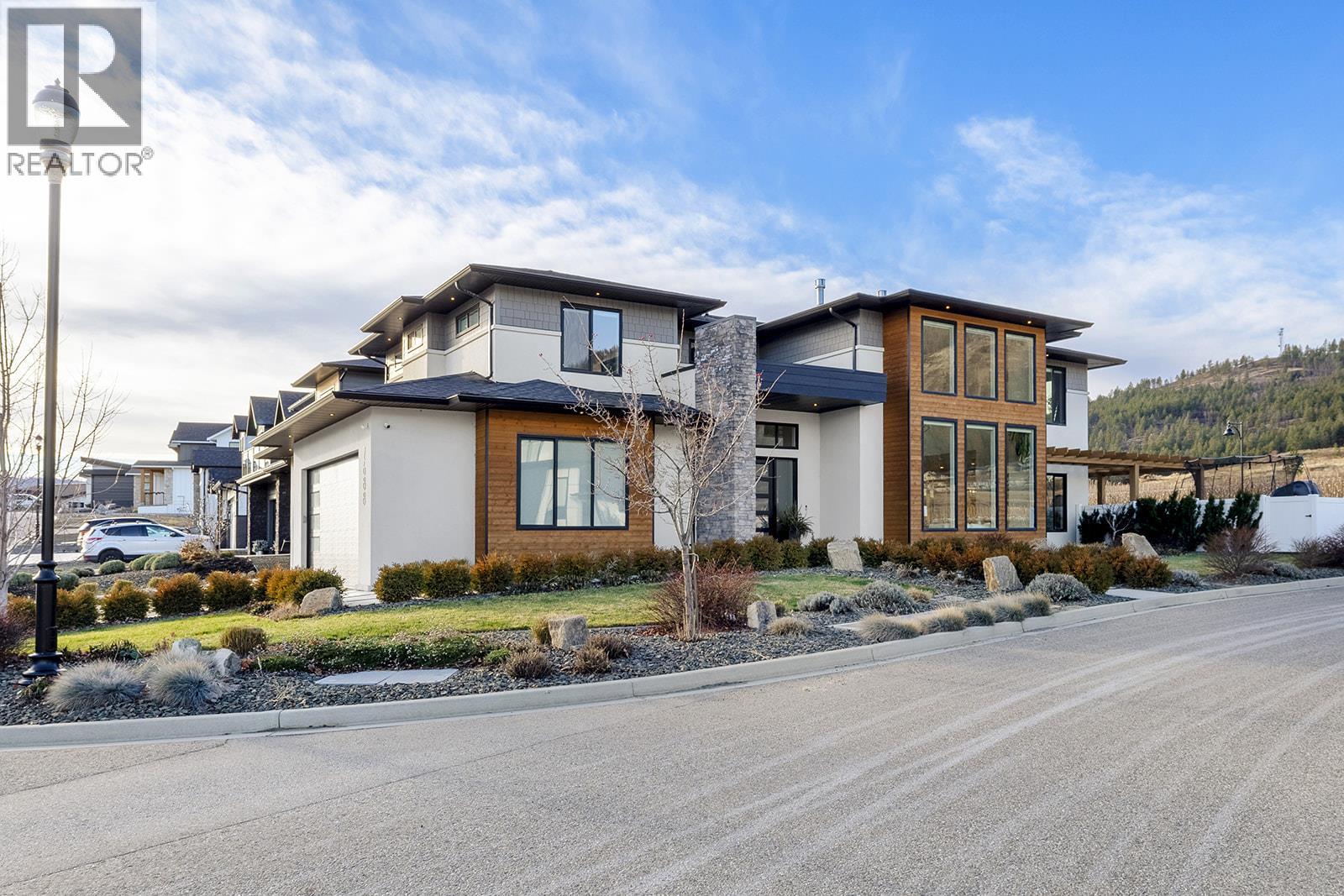  2688 Ridgemount Drive, West Kelowna
