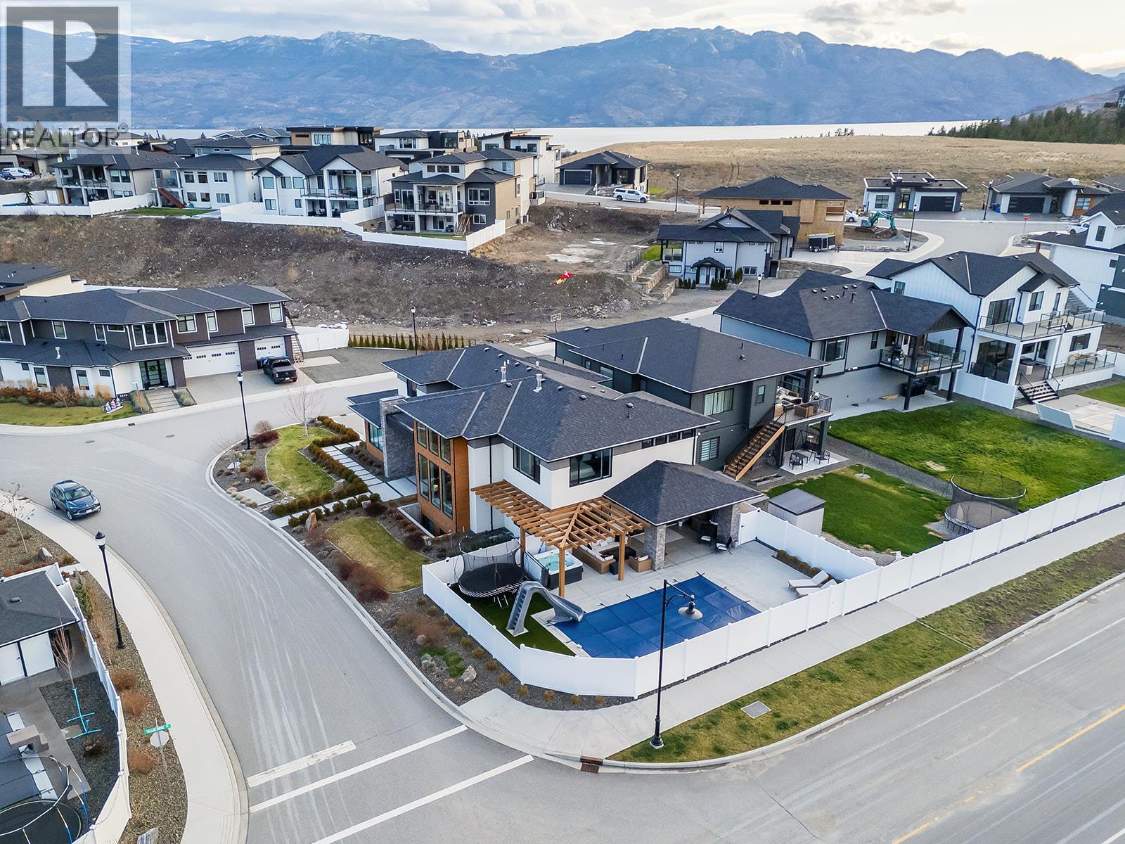  2688 Ridgemount Drive, West Kelowna