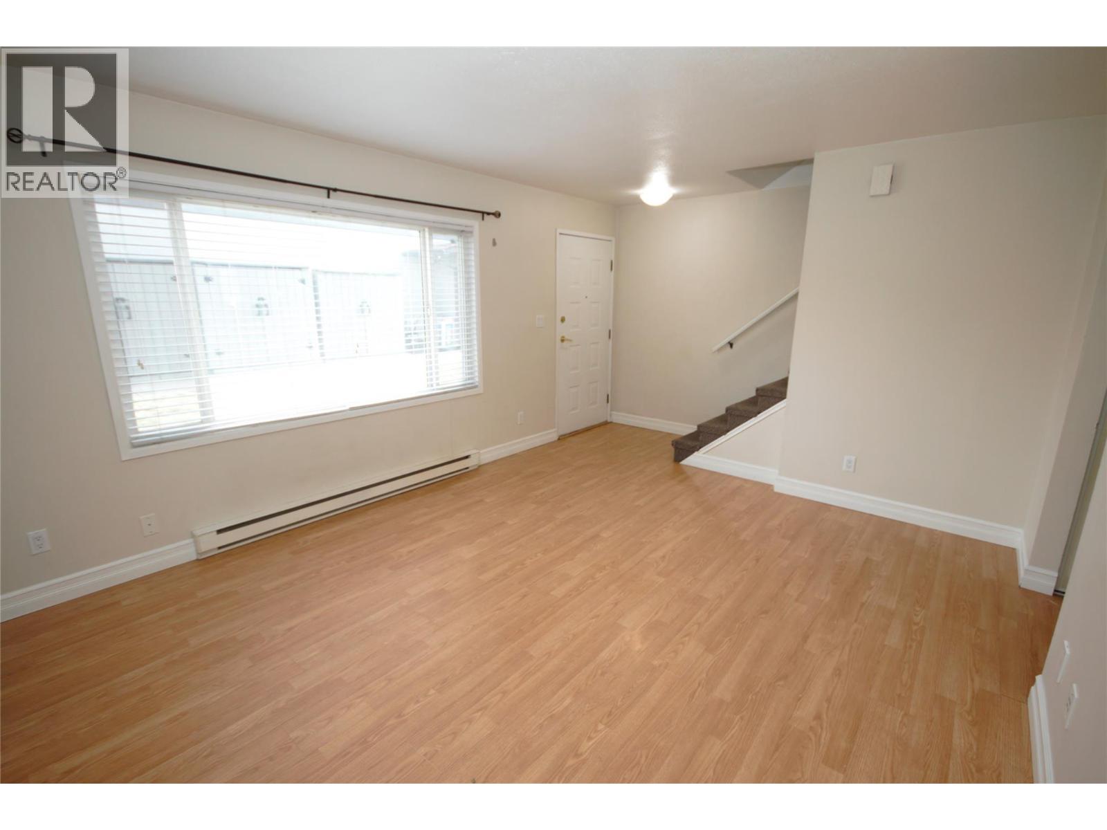 5820 MAIN Street Unit# 8, Oliver