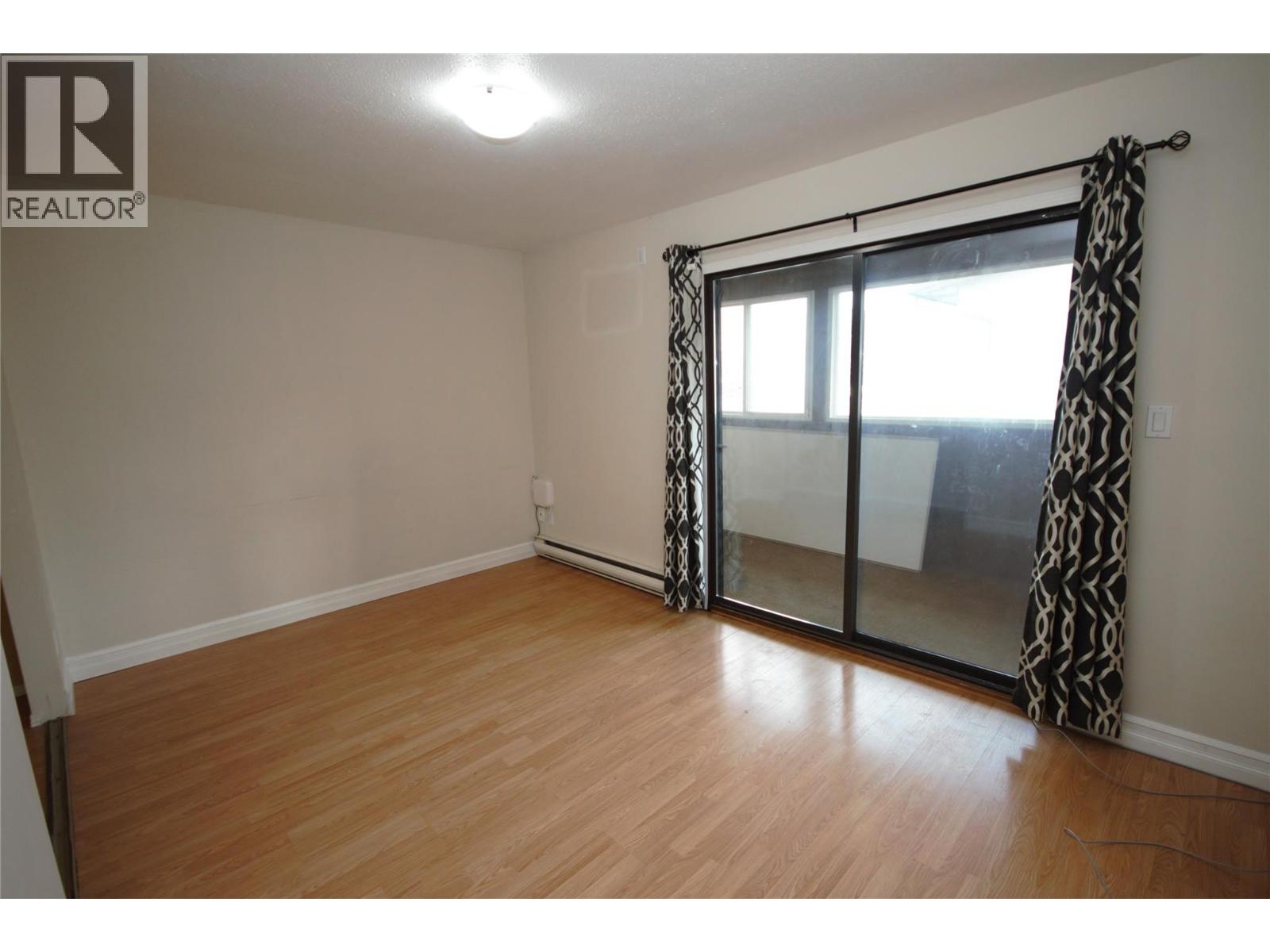 5820 MAIN Street Unit# 8, Oliver