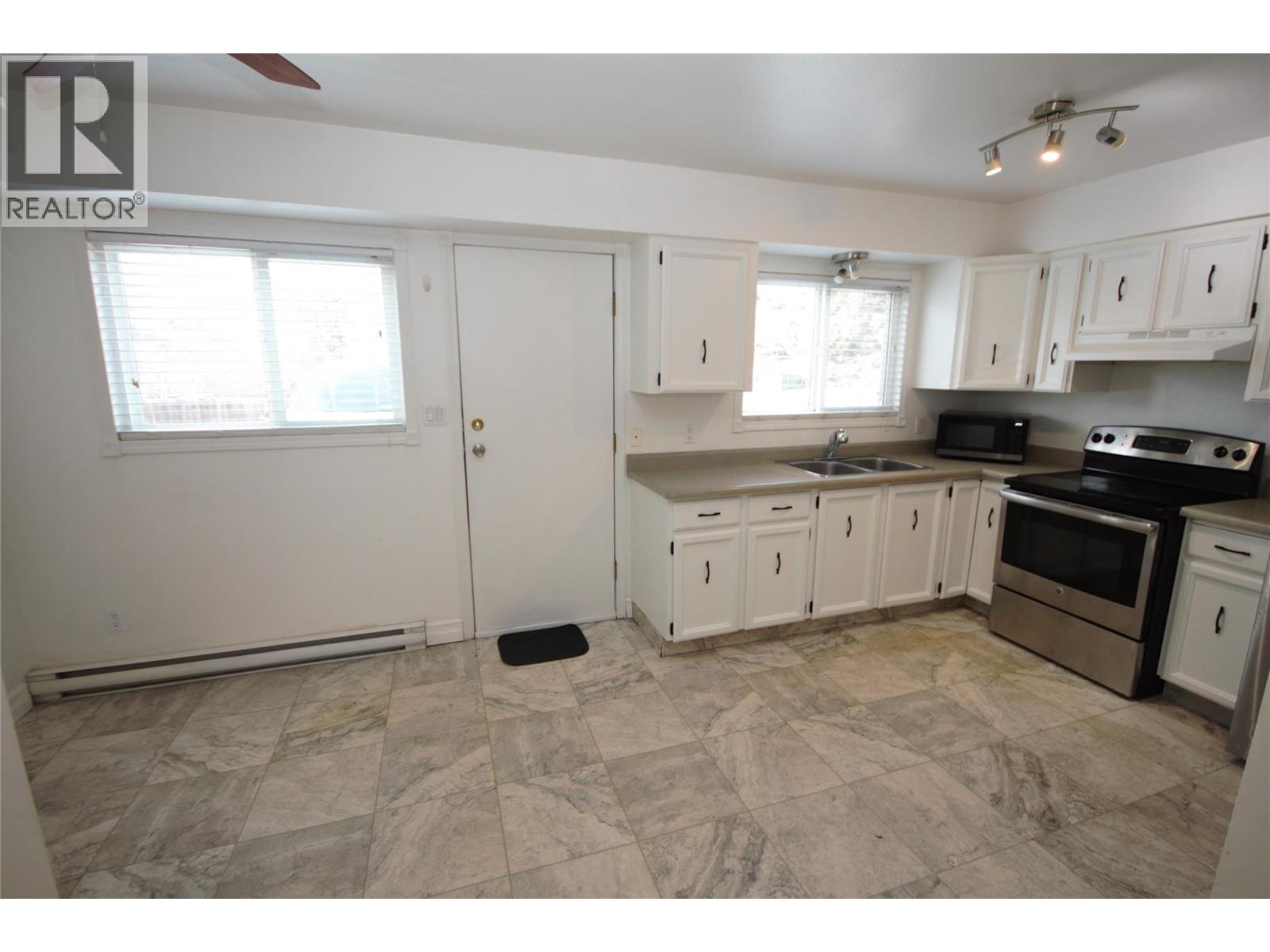 5820 MAIN Street Unit# 8, Oliver