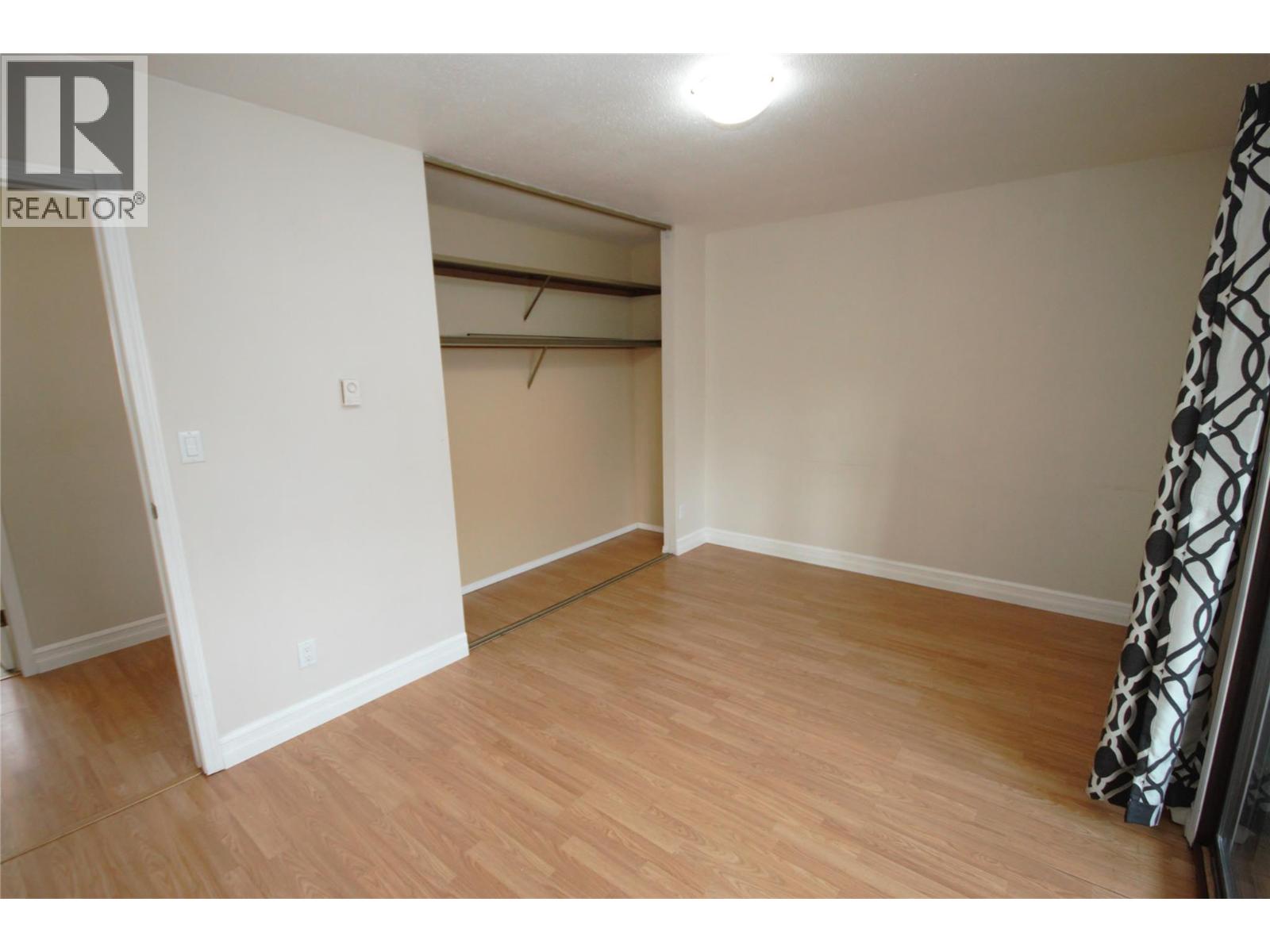 5820 MAIN Street Unit# 8, Oliver