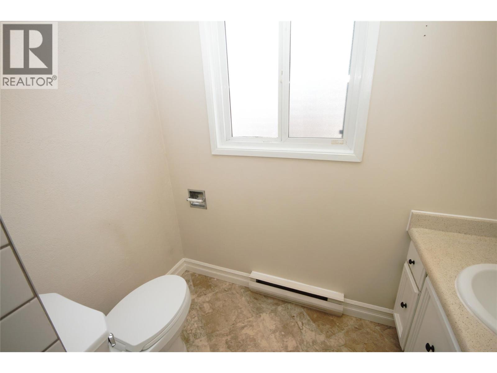 5820 MAIN Street Unit# 8, Oliver