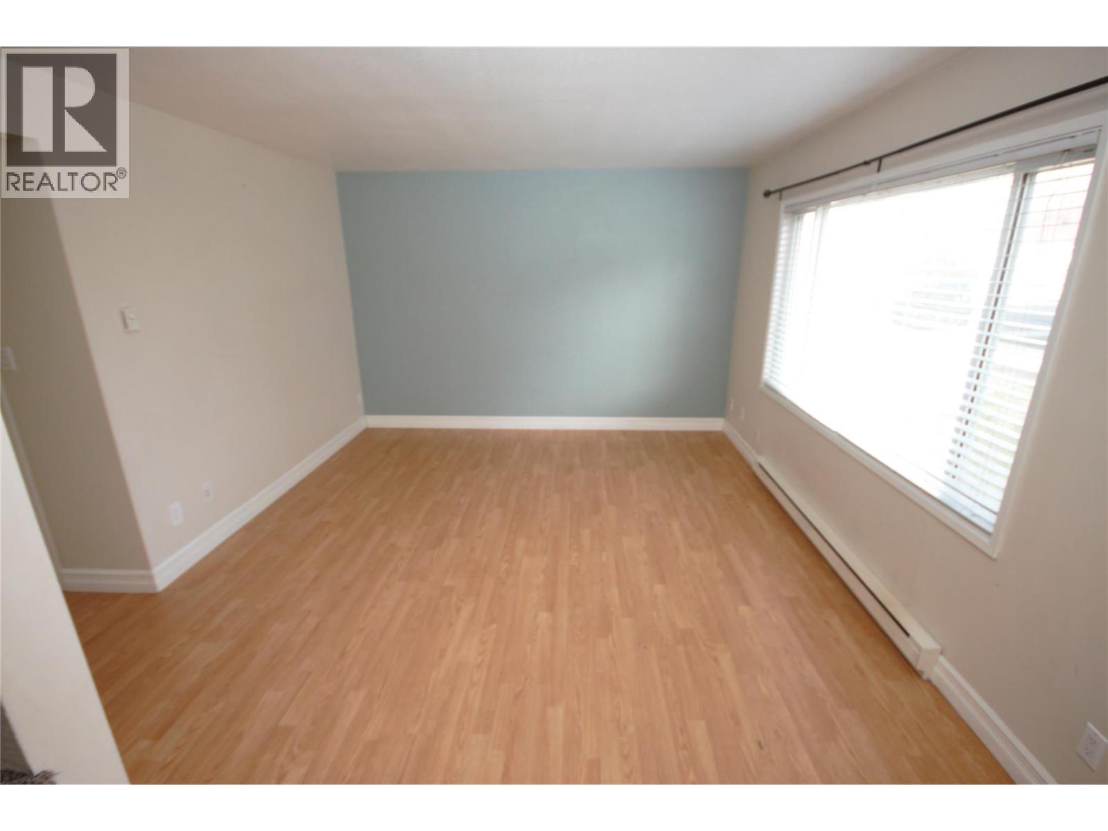 5820 MAIN Street Unit# 8, Oliver