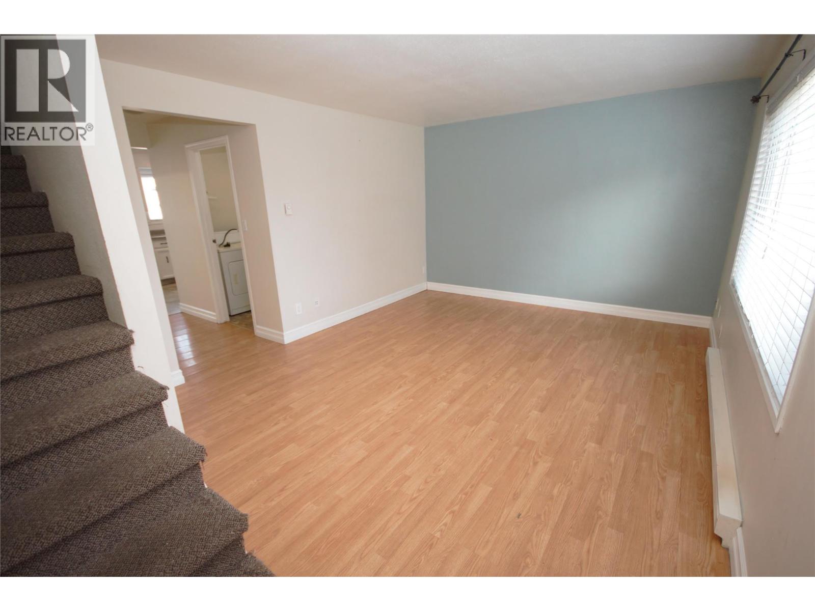 5820 MAIN Street Unit# 8, Oliver