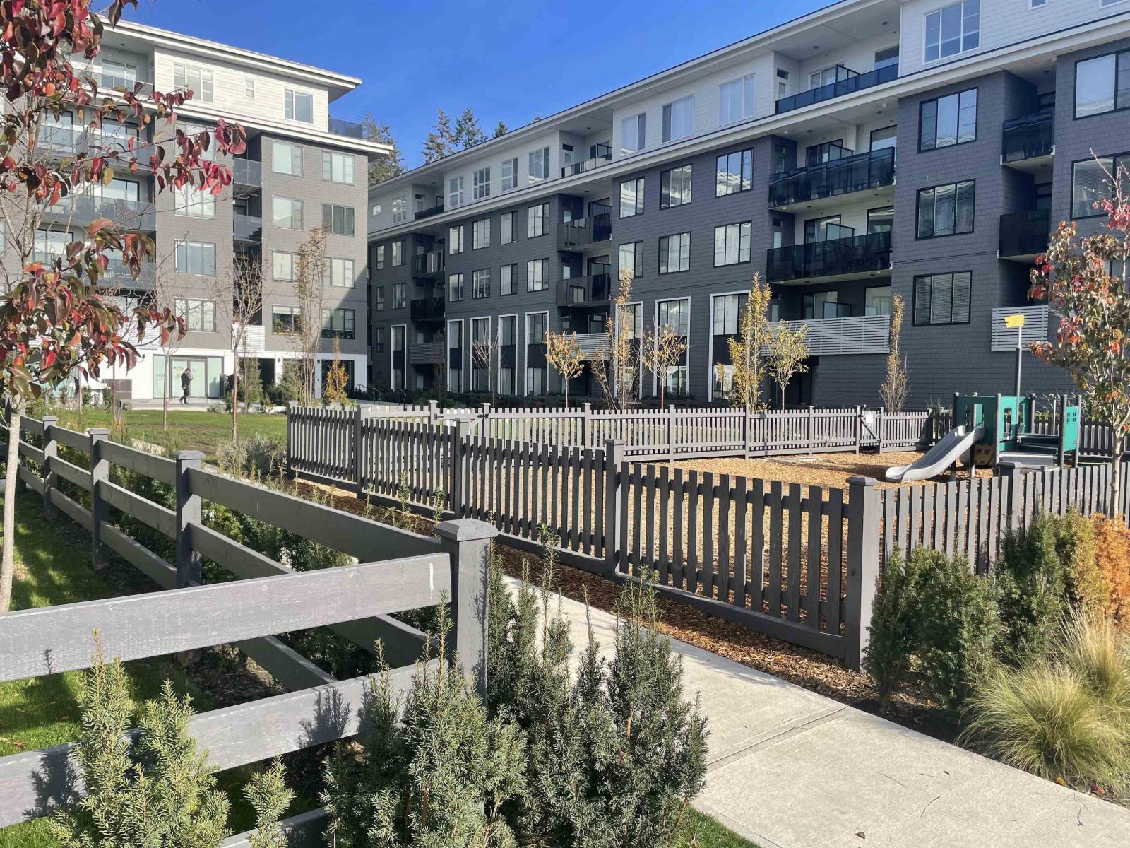 210 15848 FRASER HIGHWAY, Surrey