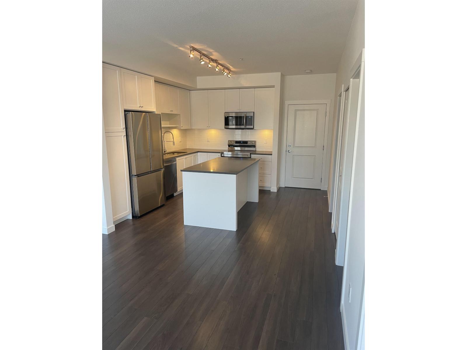 210 15848 FRASER HIGHWAY, Surrey