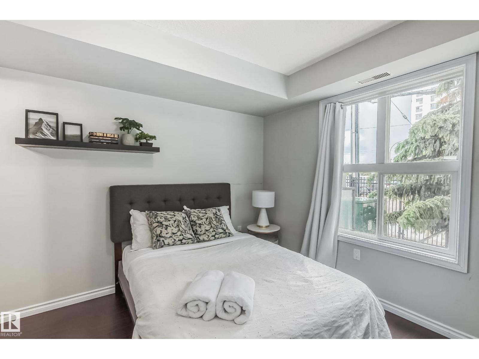 #115 10118 106 AV NW, Edmonton