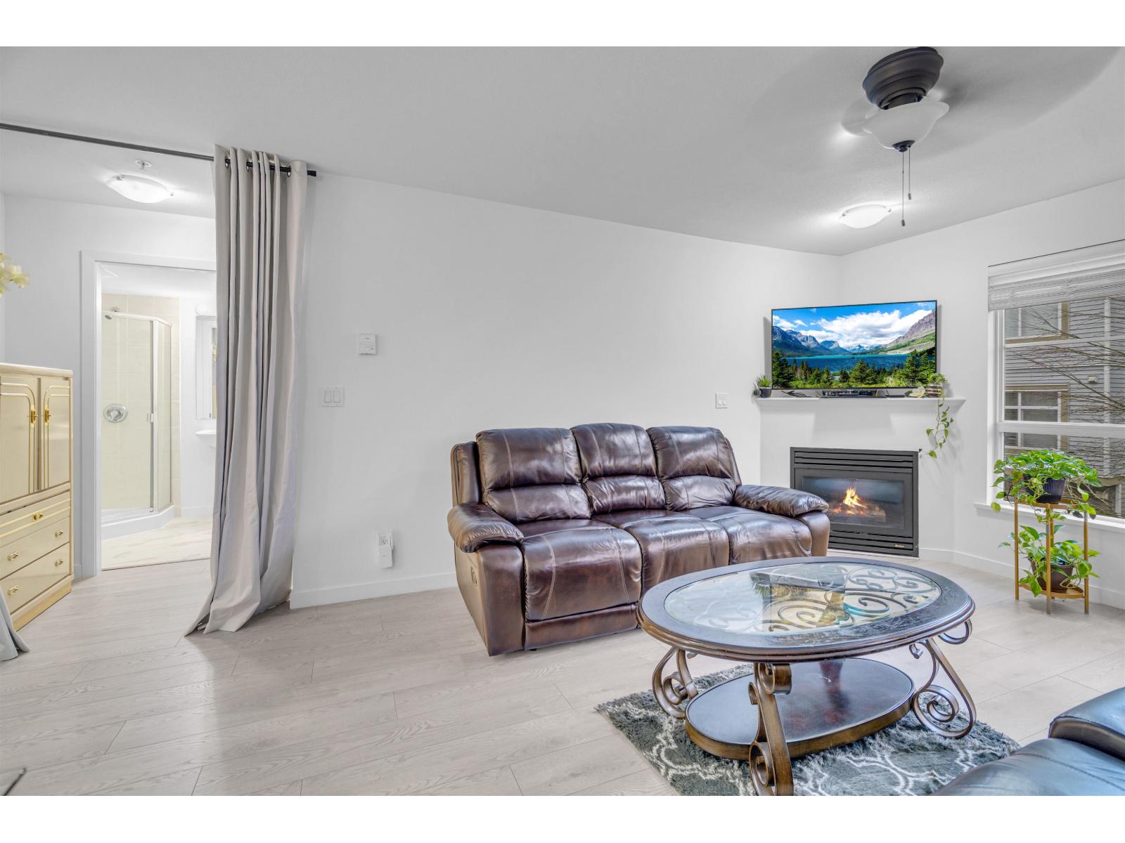 301 12083 92A AVENUE, Surrey