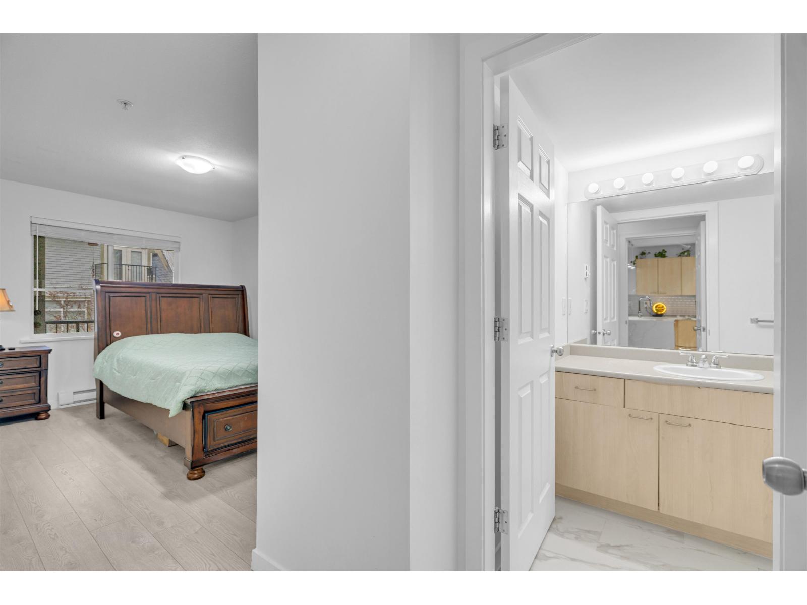 301 12083 92A AVENUE, Surrey