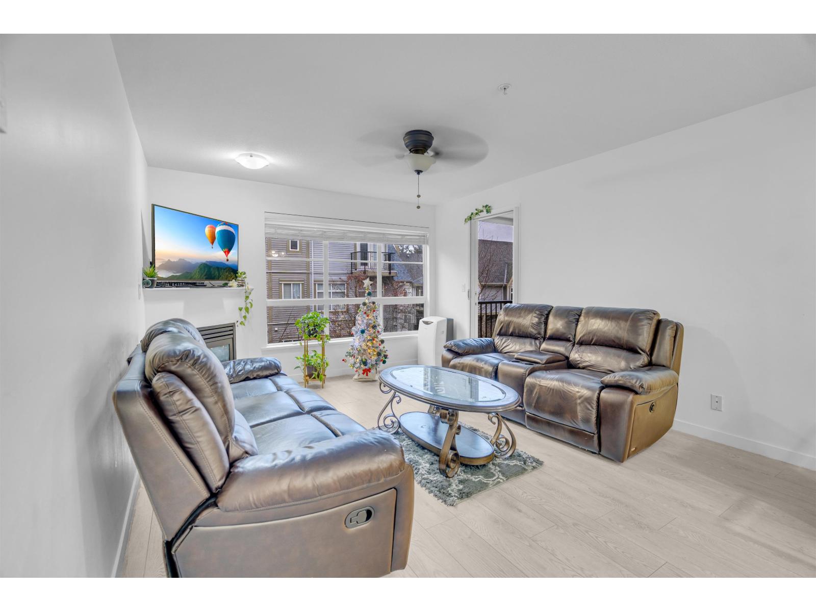 301 12083 92A AVENUE, Surrey