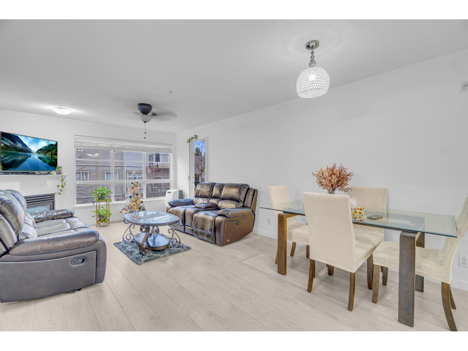 301 12083 92A AVENUE, Surrey