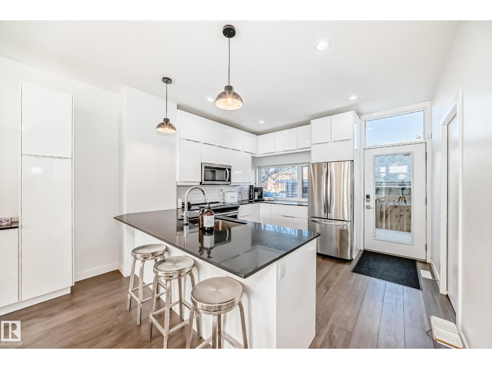 14812 98 AV NW, Edmonton