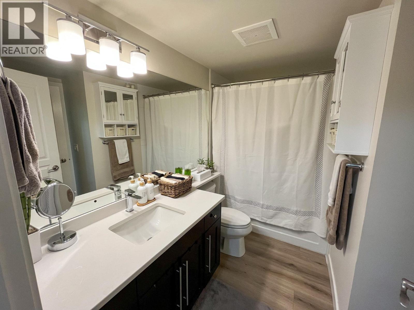 112 1089 Sunset Drive, Kelowna