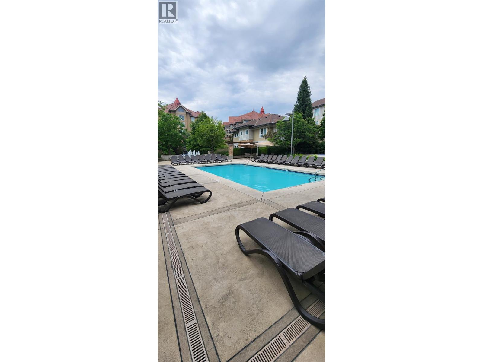 112 1089 Sunset Drive, Kelowna