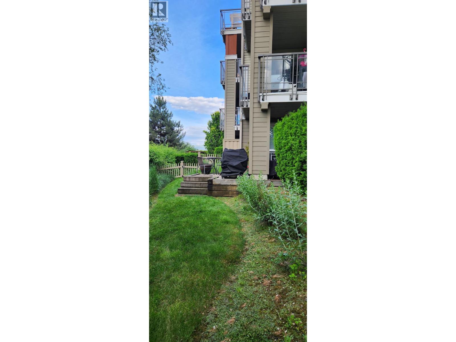 112 1089 Sunset Drive, Kelowna