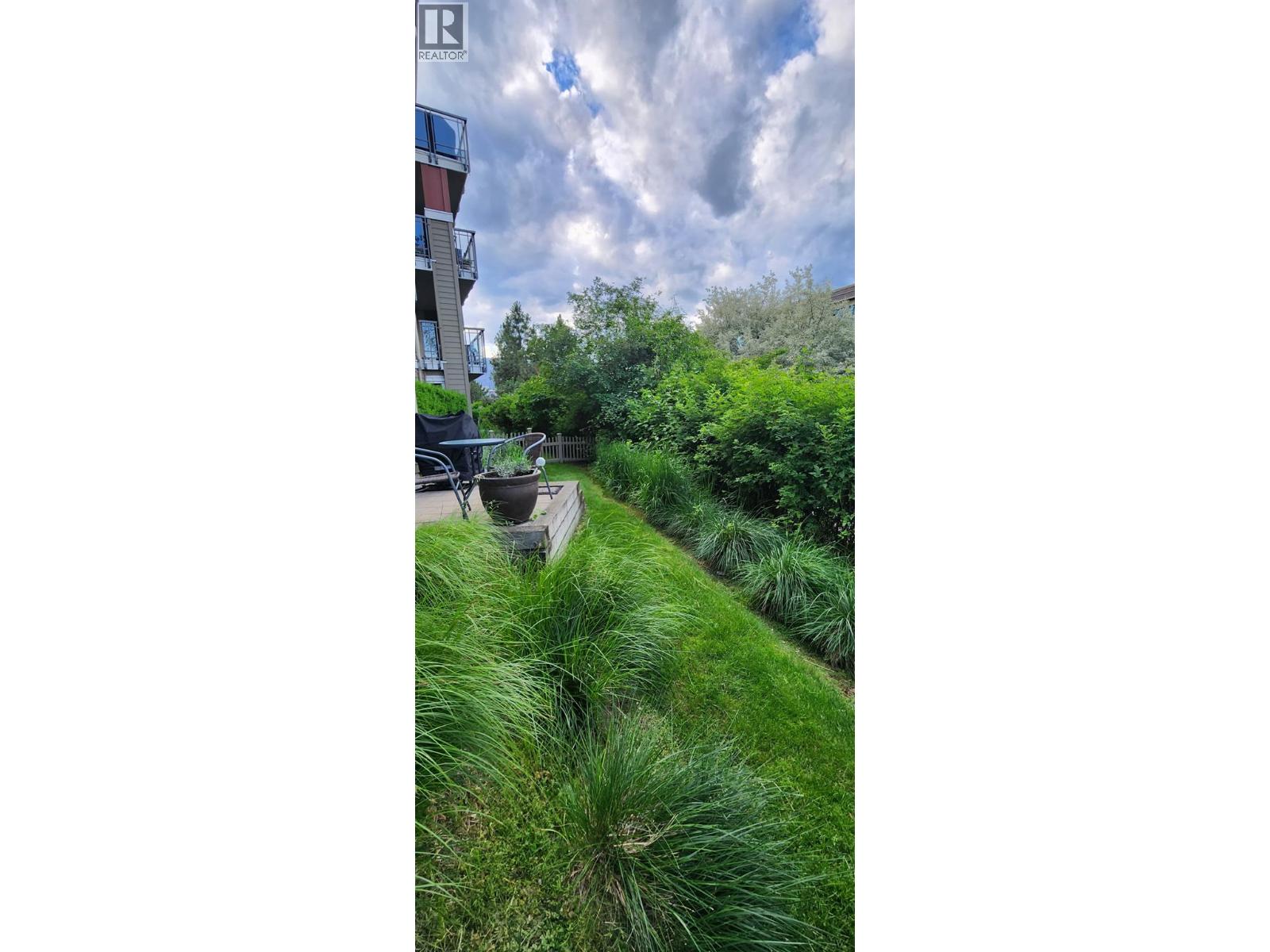 112 1089 Sunset Drive, Kelowna