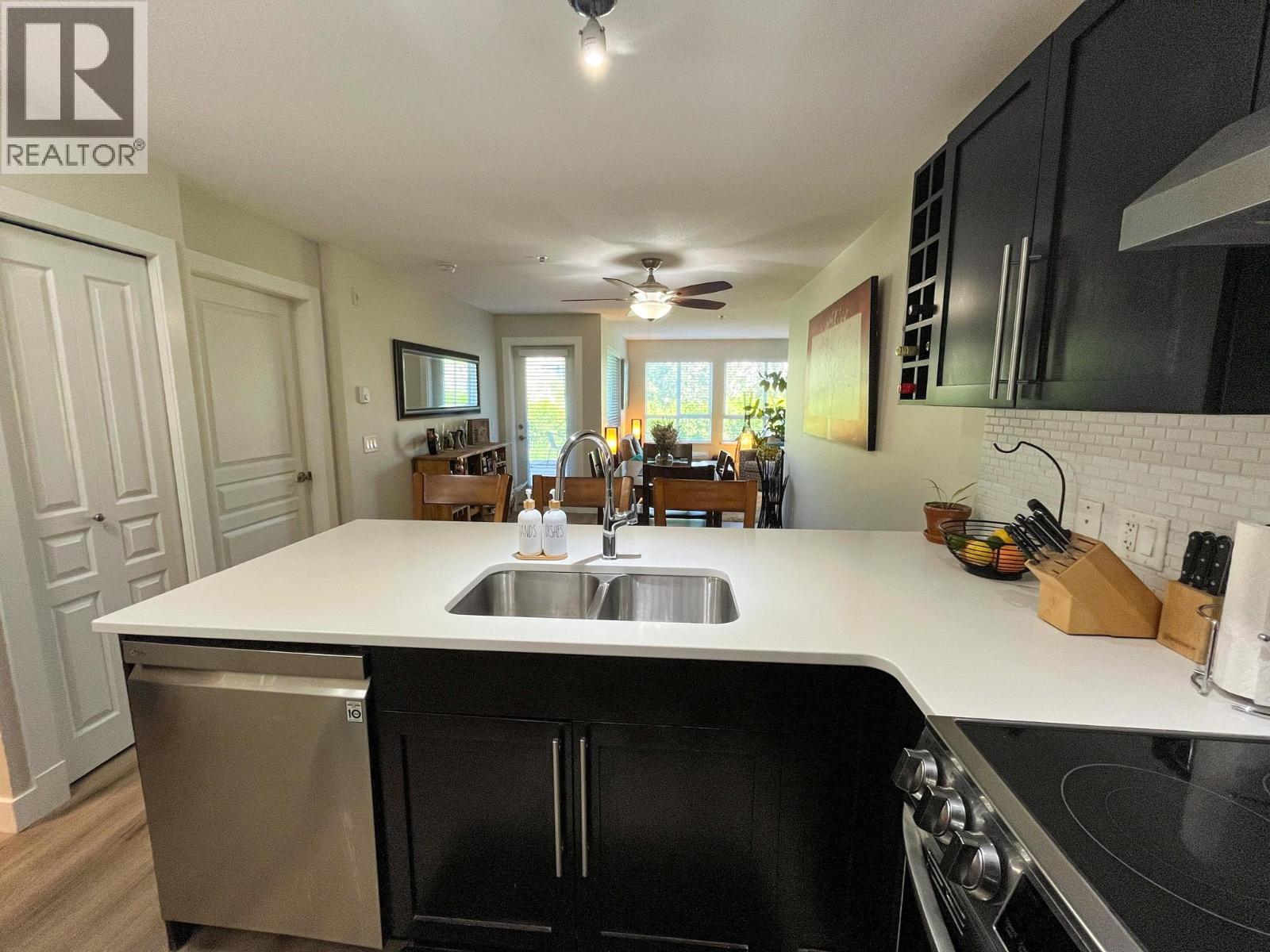 112 1089 Sunset Drive, Kelowna