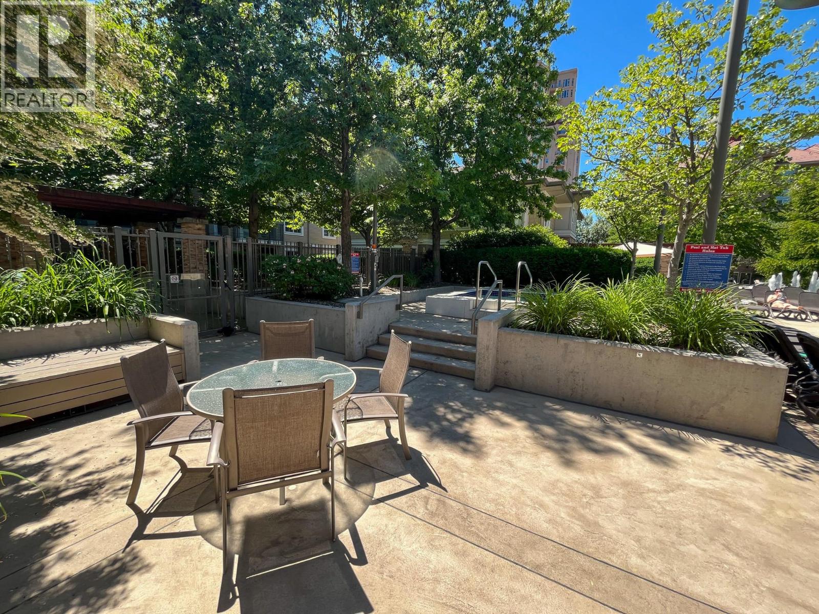 112 1089 Sunset Drive, Kelowna