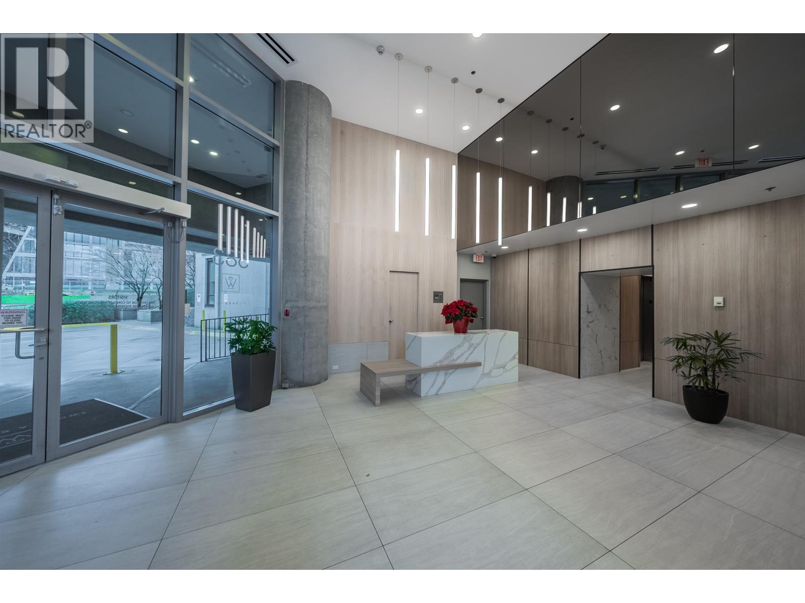 506 583 BEACH Crescent - main photo