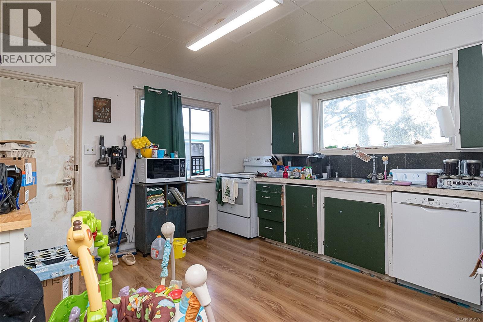  6716 Ayre Road, Sooke