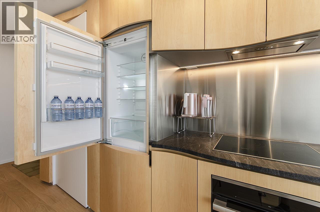 2205 1568 ALBERNI STREET, Vancouver