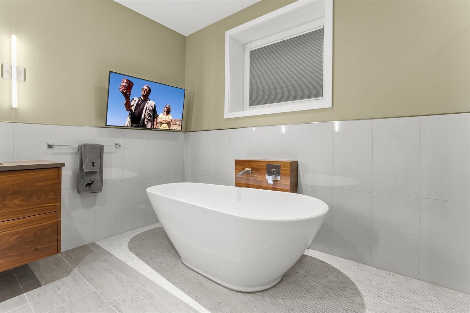 8901 MACKIE STREET, Langley