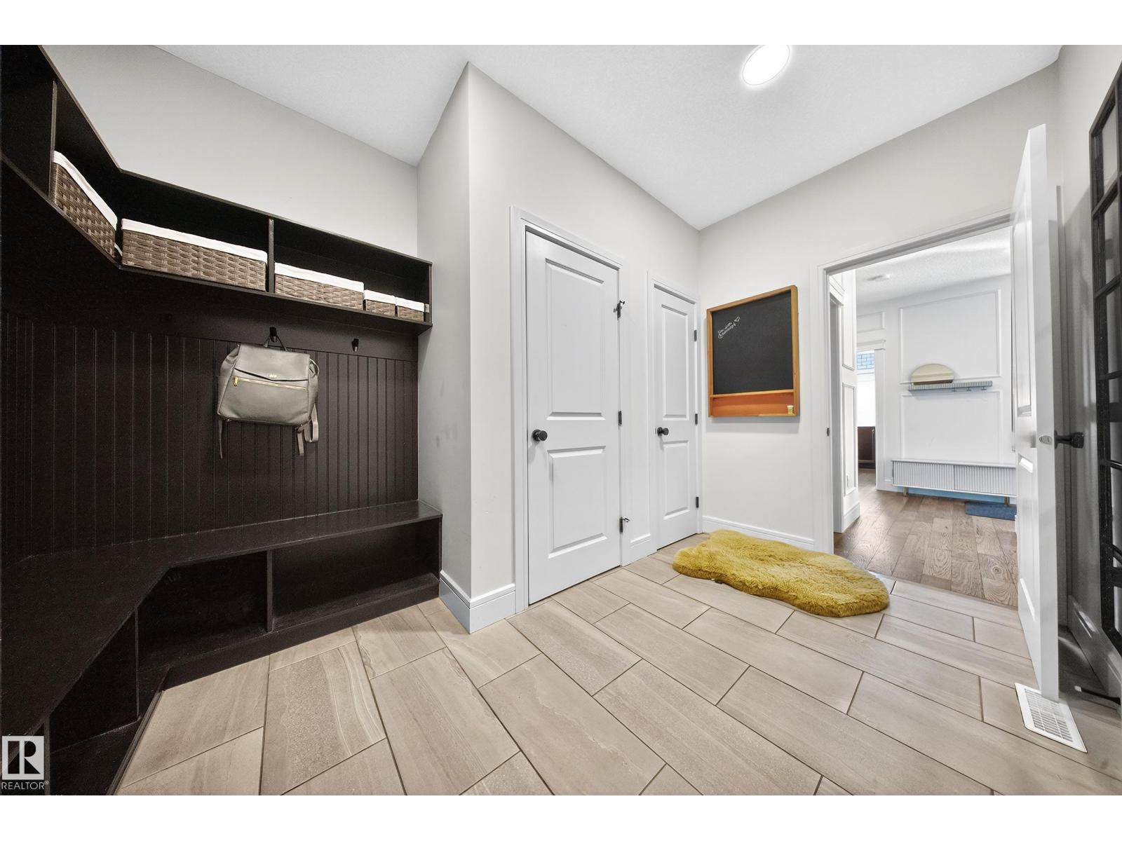 7 JUBILATION DR, St. Albert