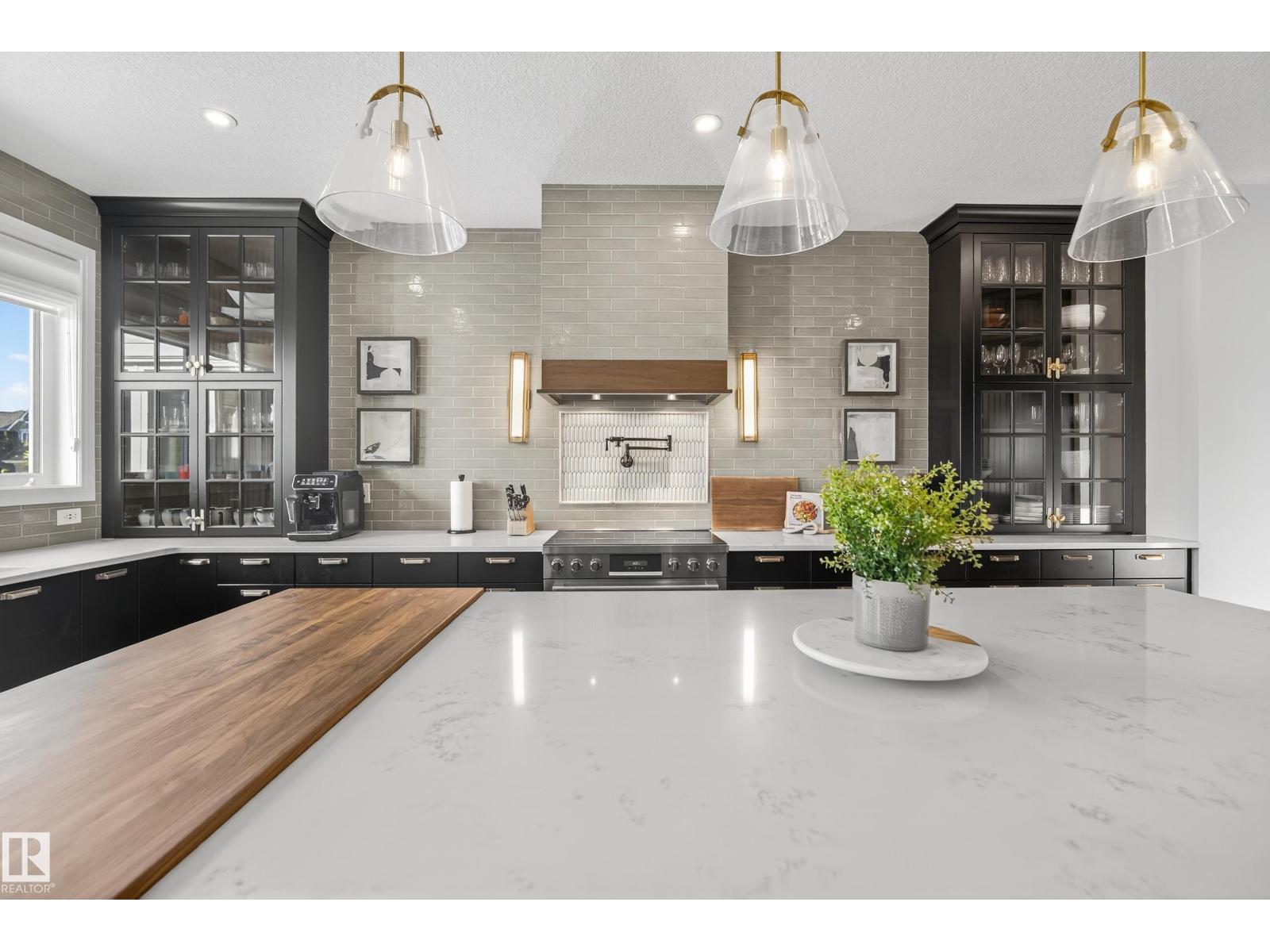 7 JUBILATION DR, St. Albert