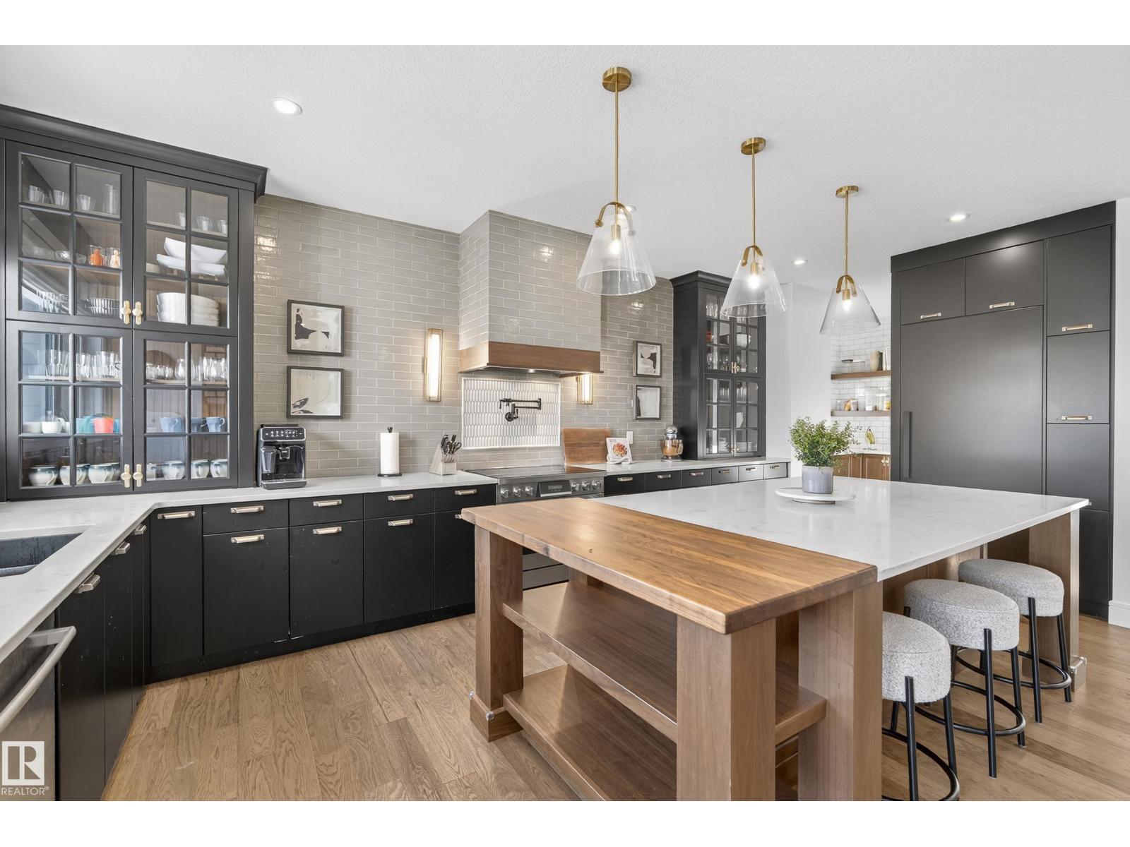 7 JUBILATION DR, St. Albert