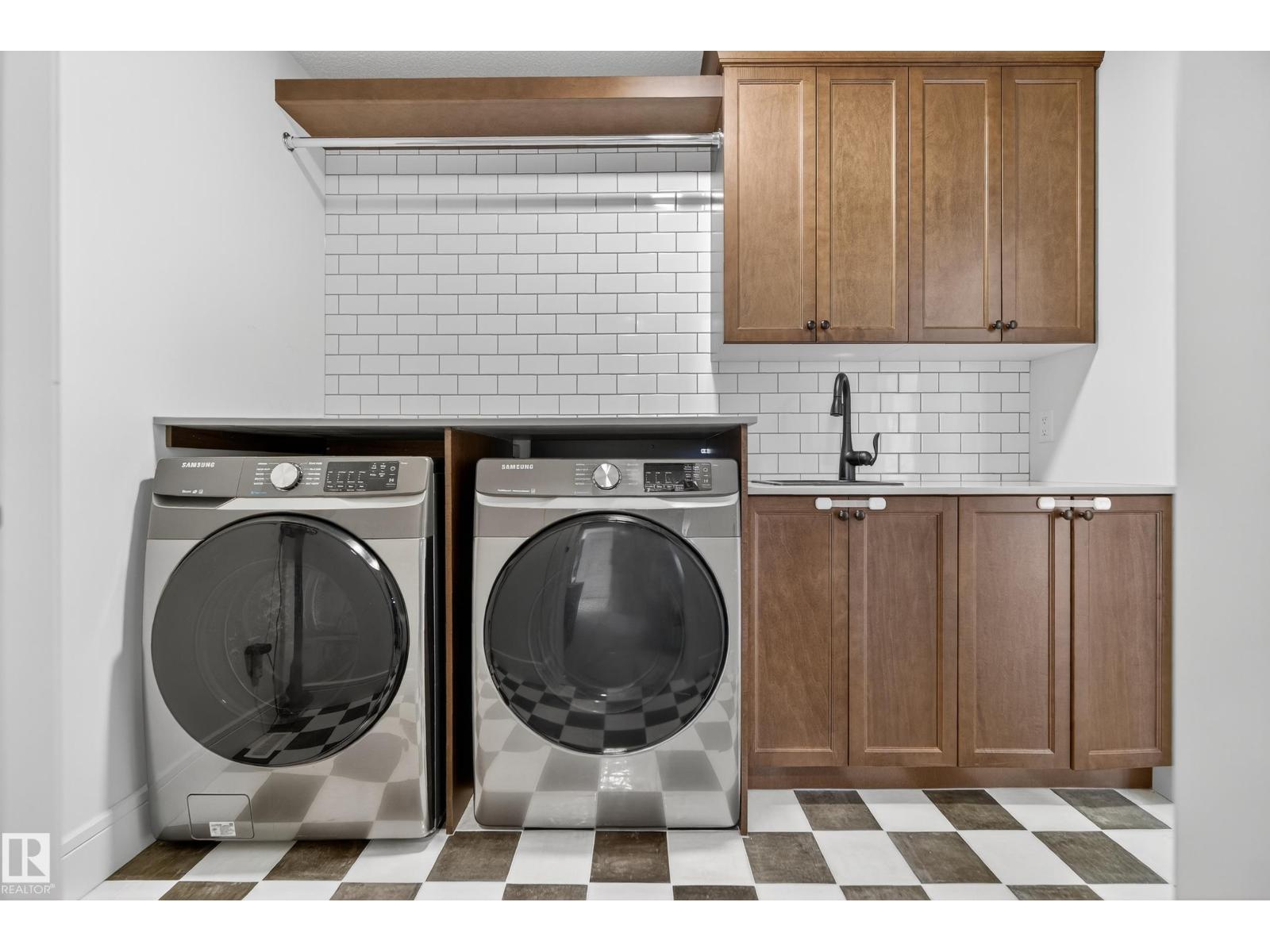 7 JUBILATION DR, St. Albert