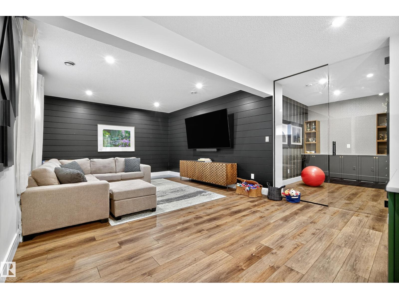 7 JUBILATION DR, St. Albert