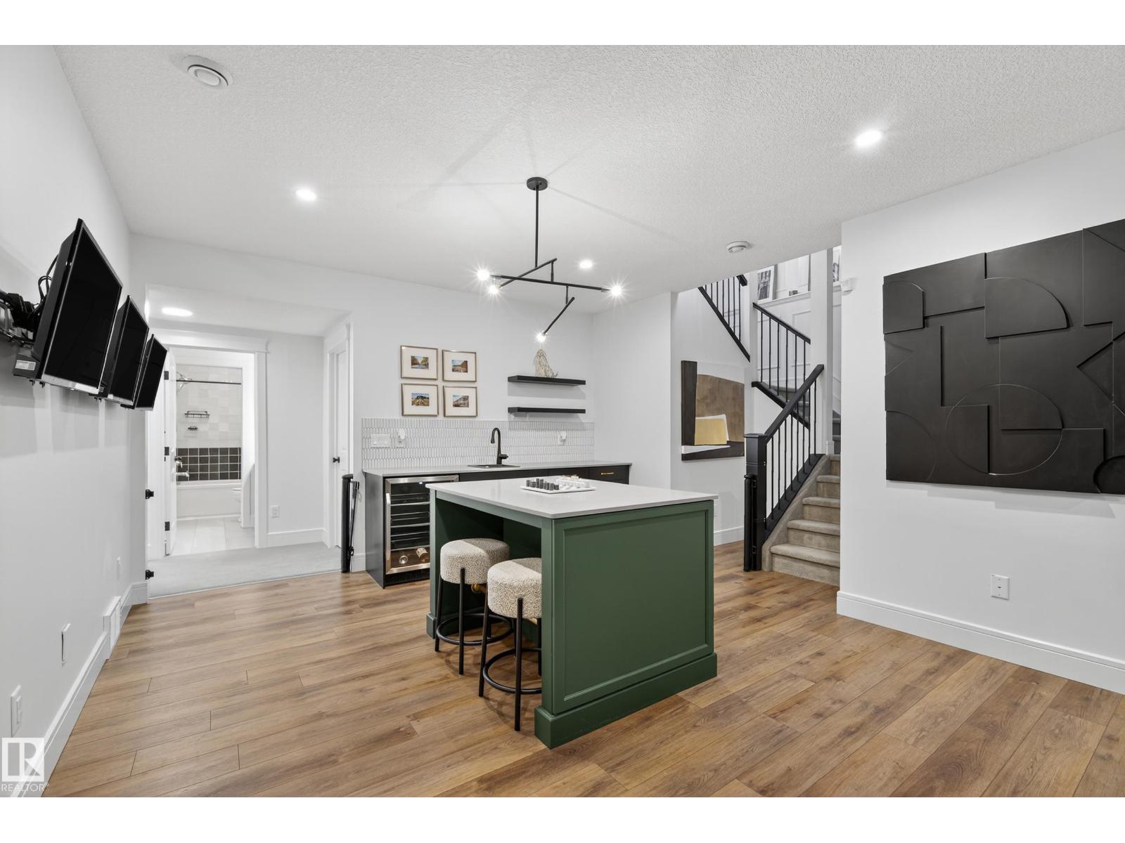 7 JUBILATION DR, St. Albert