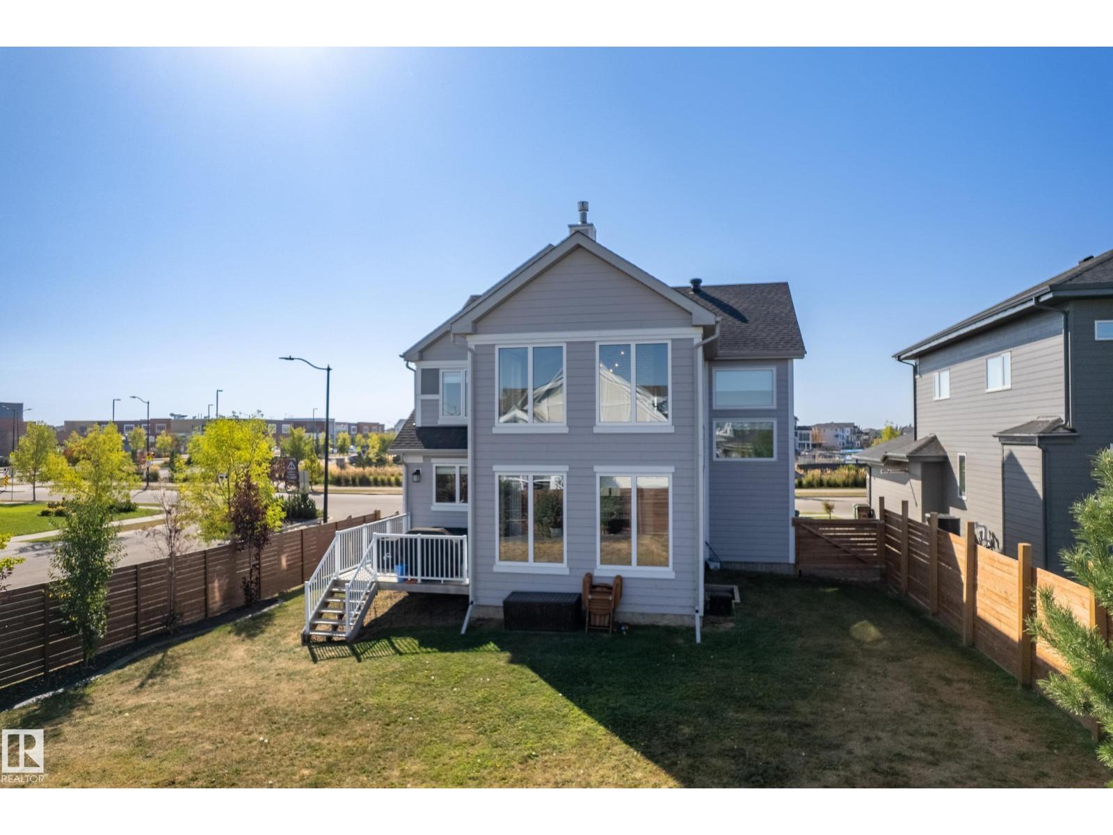 7 JUBILATION DR, St. Albert