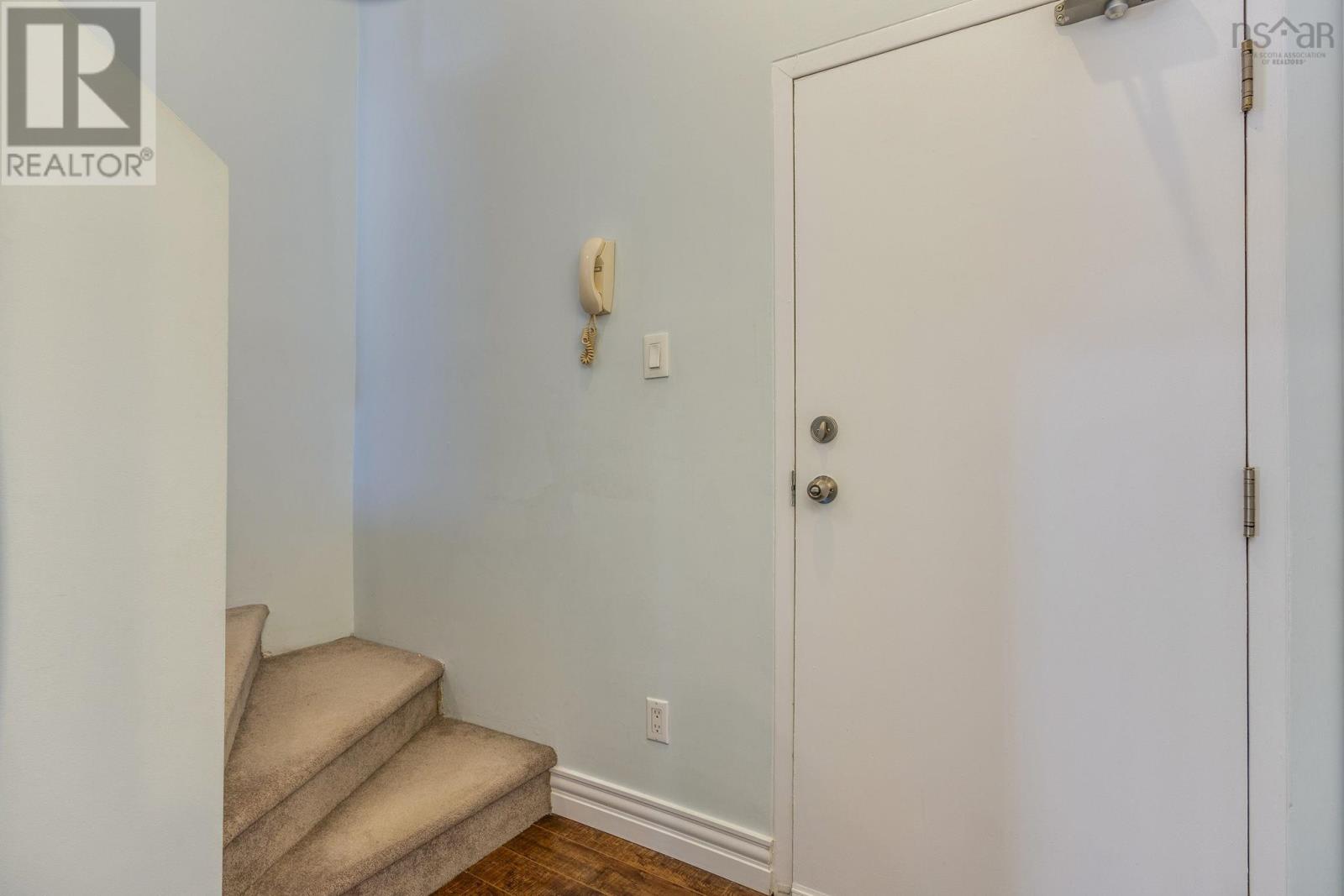 Property 22 of 39 of 101 67 FARNHAM GATE Road