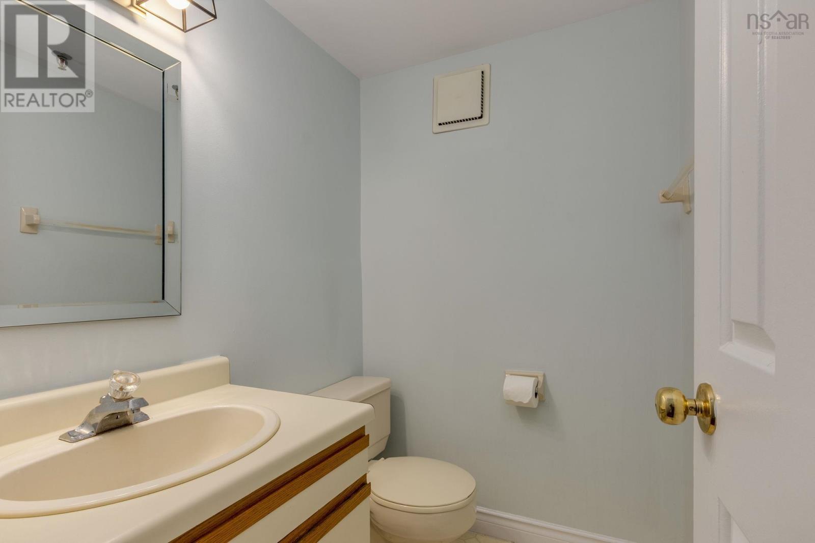 Property 20 of 39 of 101 67 FARNHAM GATE Road