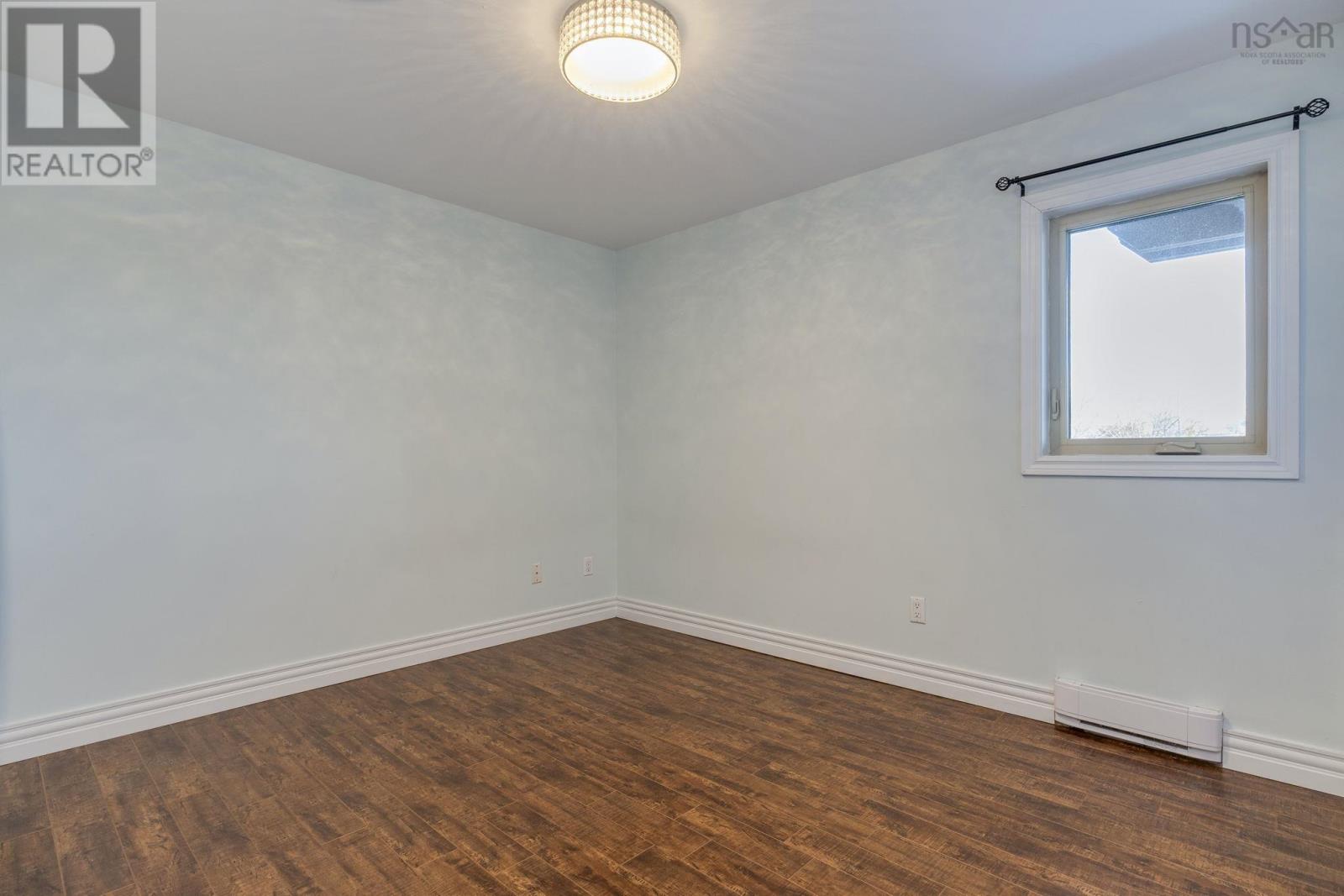 Property 25 of 39 of 101 67 FARNHAM GATE Road