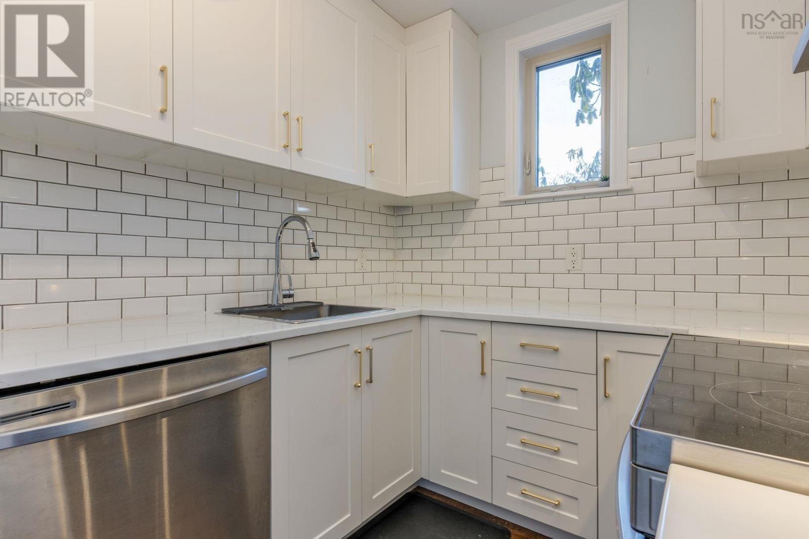 Property 9 of 39 of 101 67 FARNHAM GATE Road