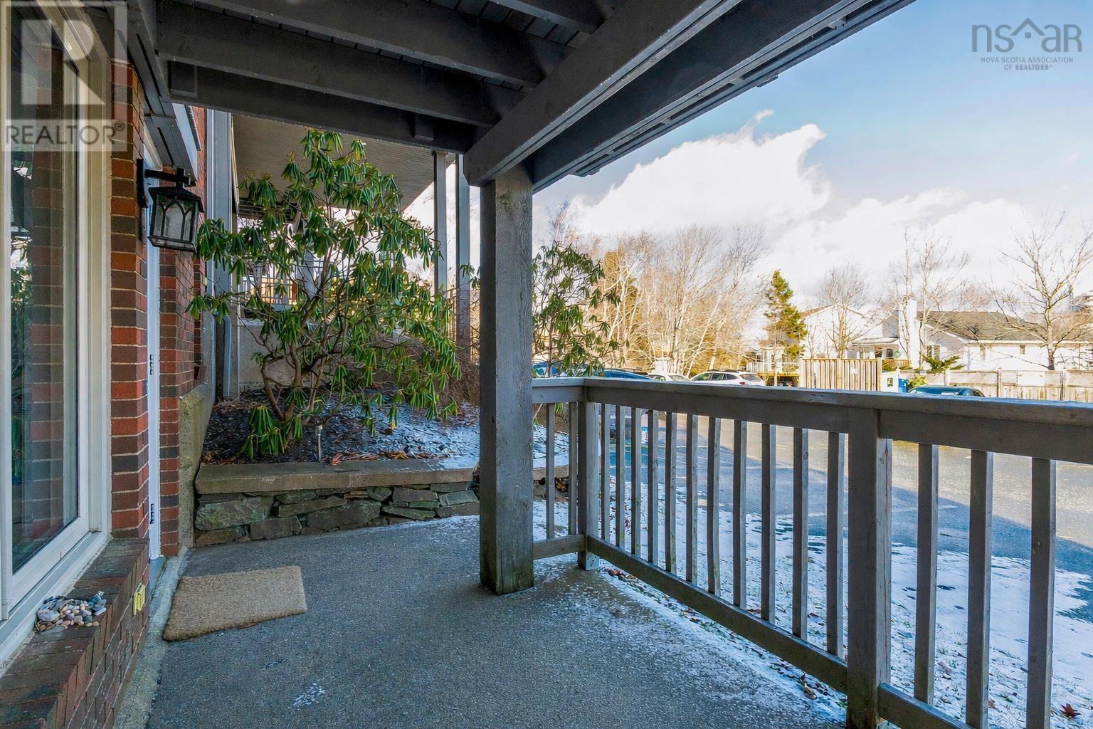 Property 3 of 39 of 101 67 FARNHAM GATE Road