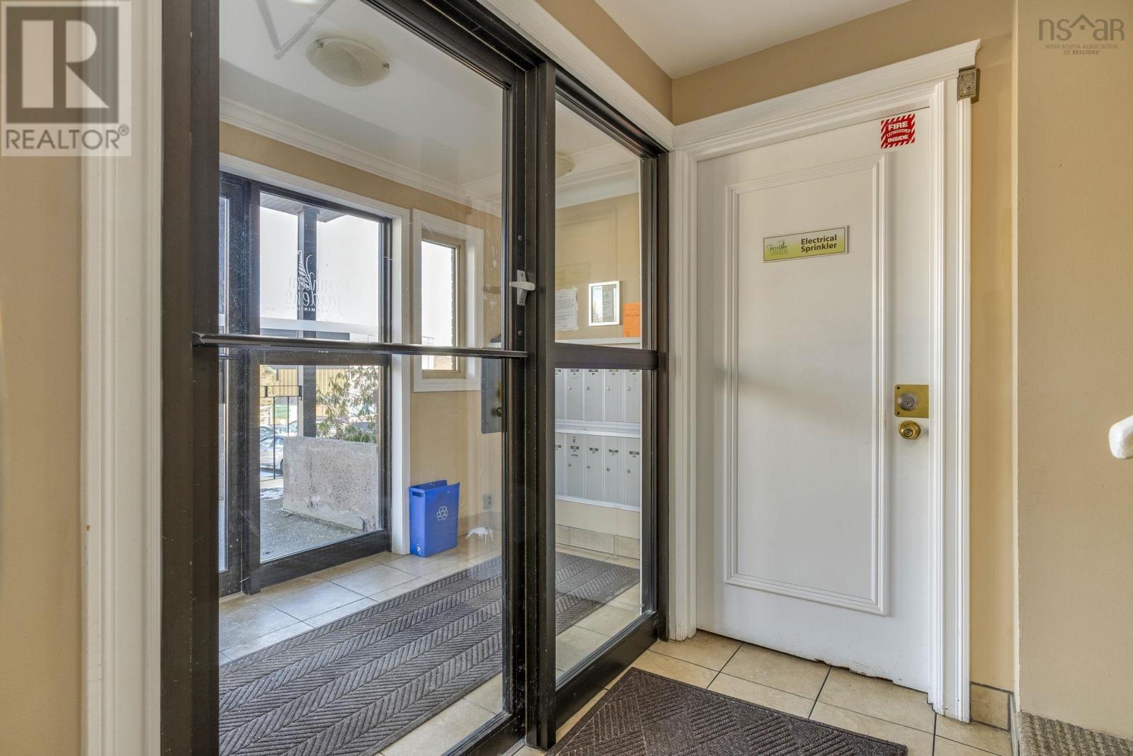 Property 35 of 39 of 101 67 FARNHAM GATE Road