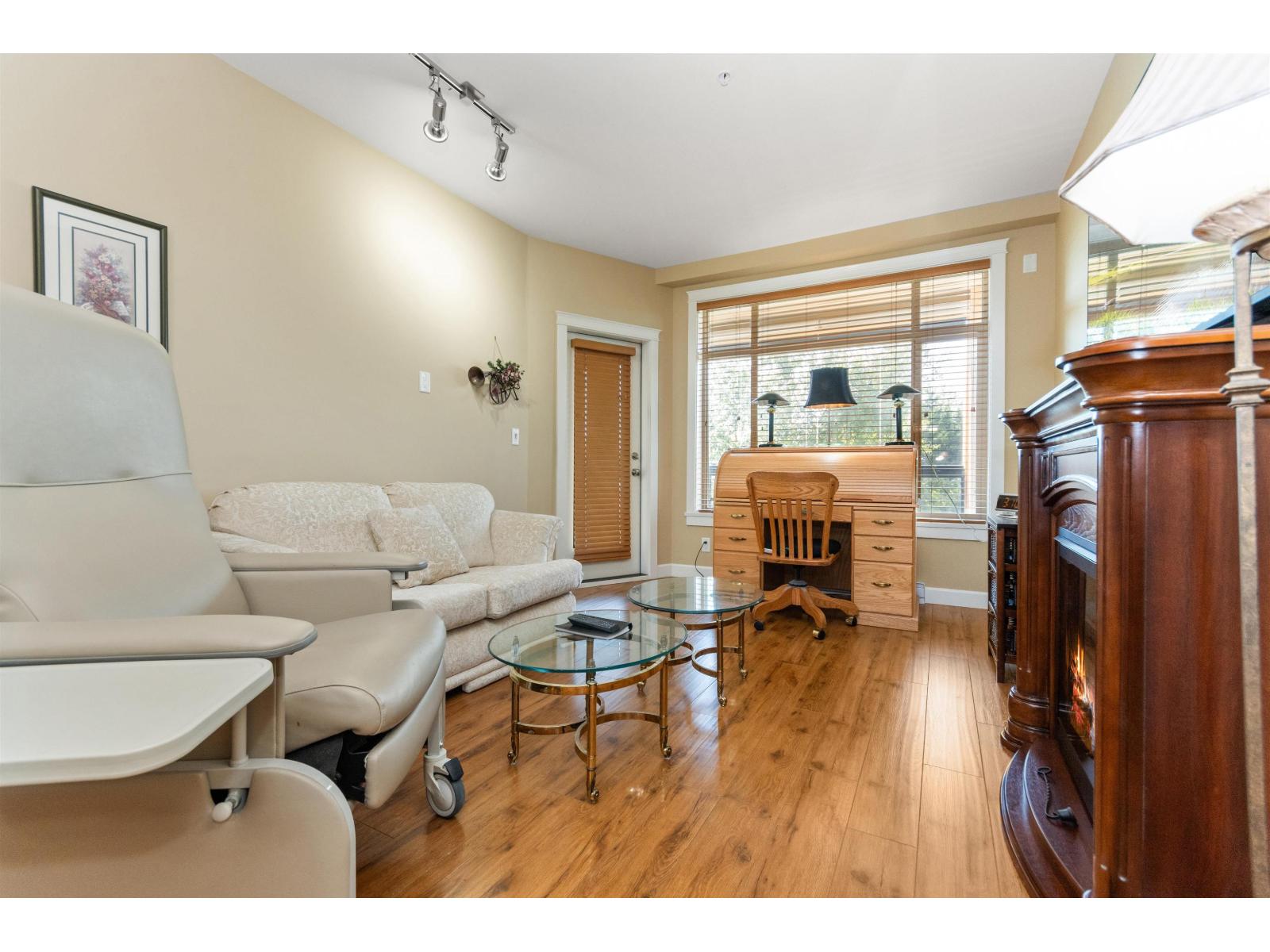 327 8067 207 STREET, Langley