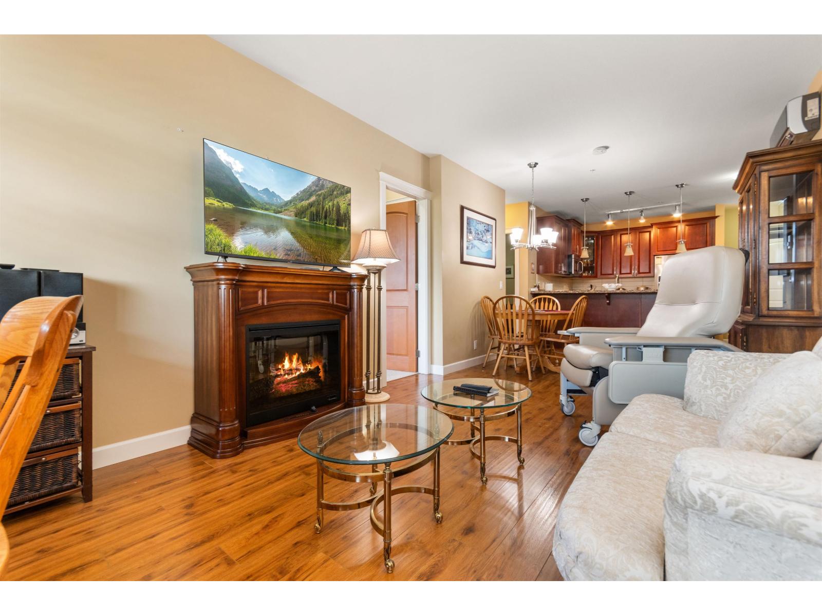 327 8067 207 STREET, Langley