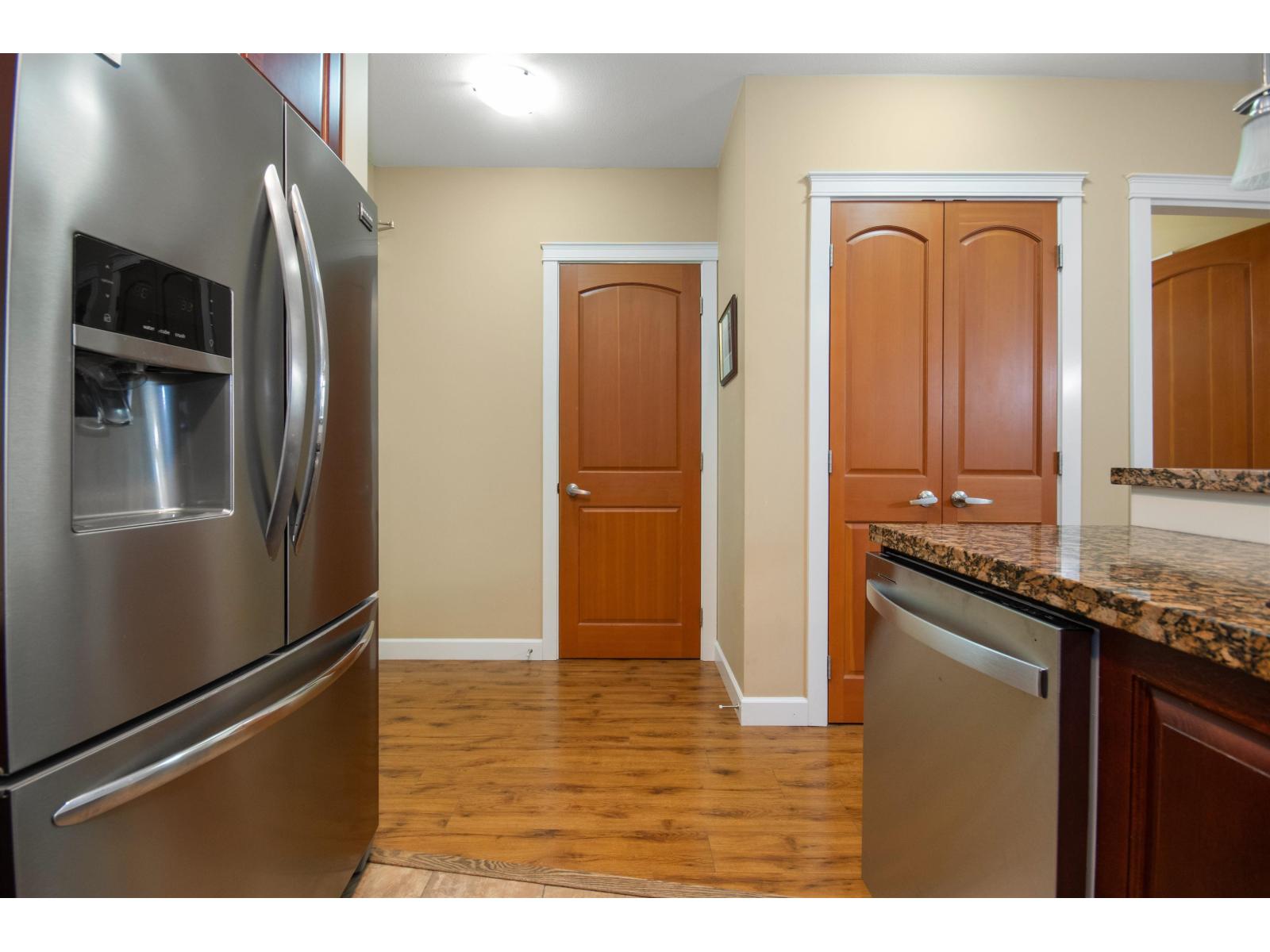 327 8067 207 STREET, Langley