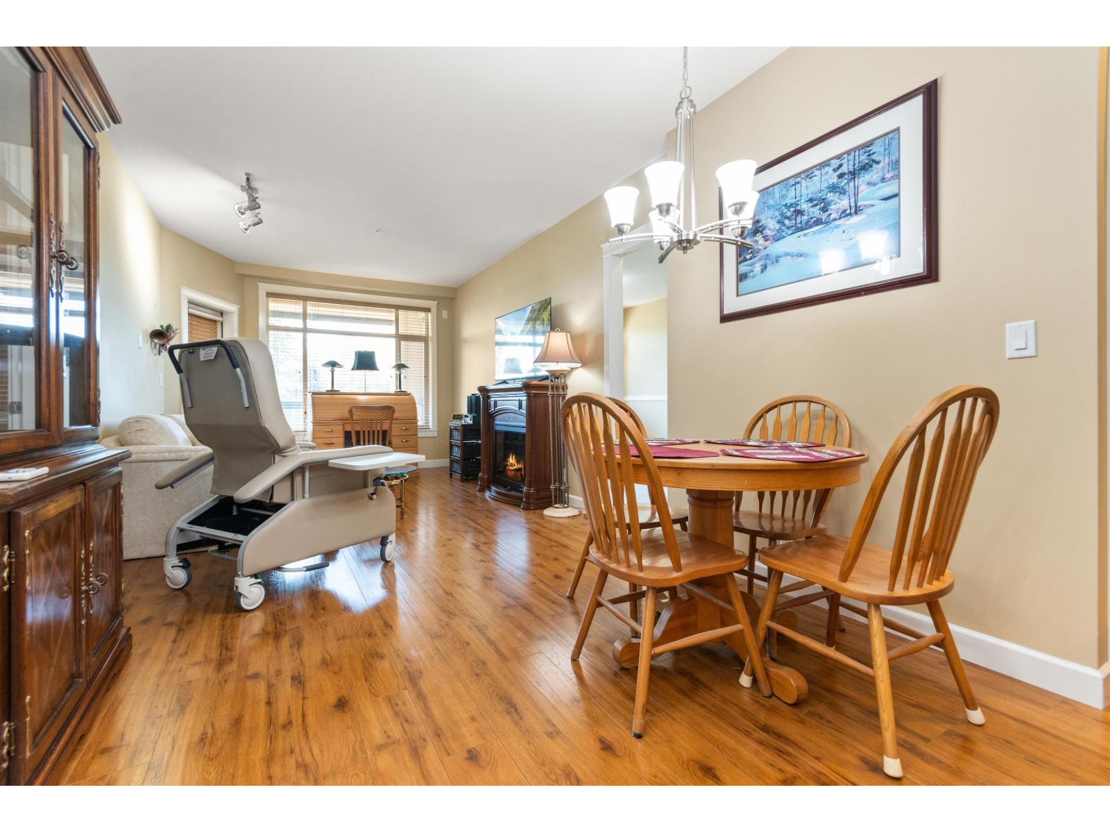 327 8067 207 STREET, Langley