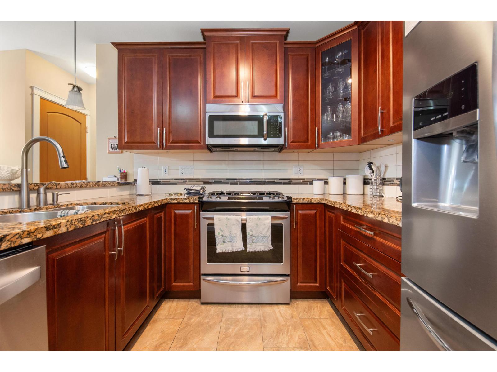 327 8067 207 STREET, Langley