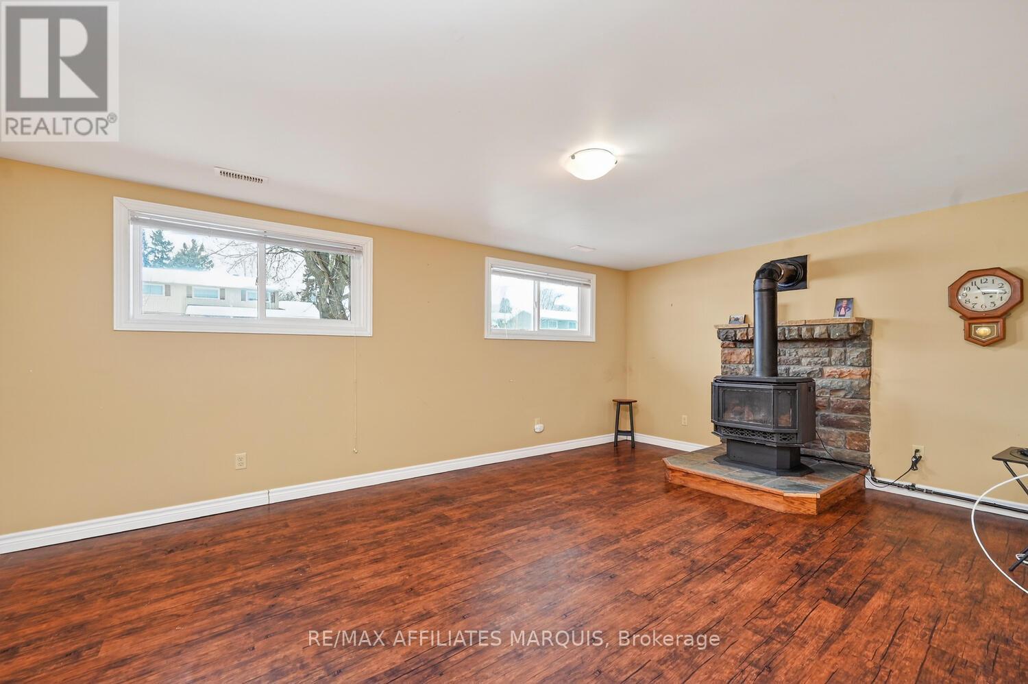 48 CAROL CRESCENT — photo 20