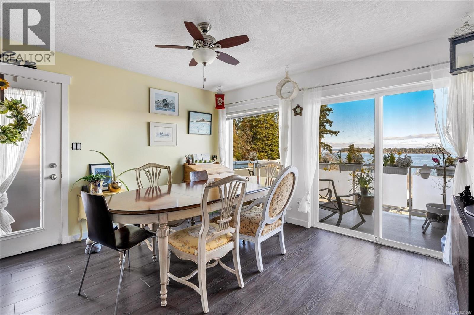 1 2740 Stautw Rd, Central Saanich